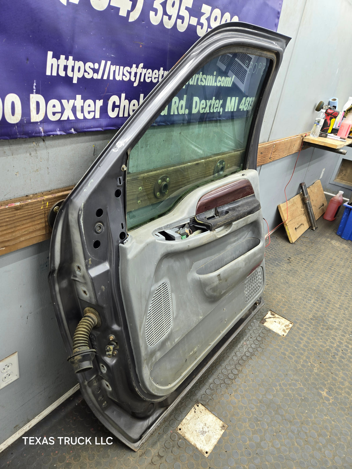 1999-2011 Ford Super Duty / Excursion Front Passenger RH Door F250 F350 F450 F550