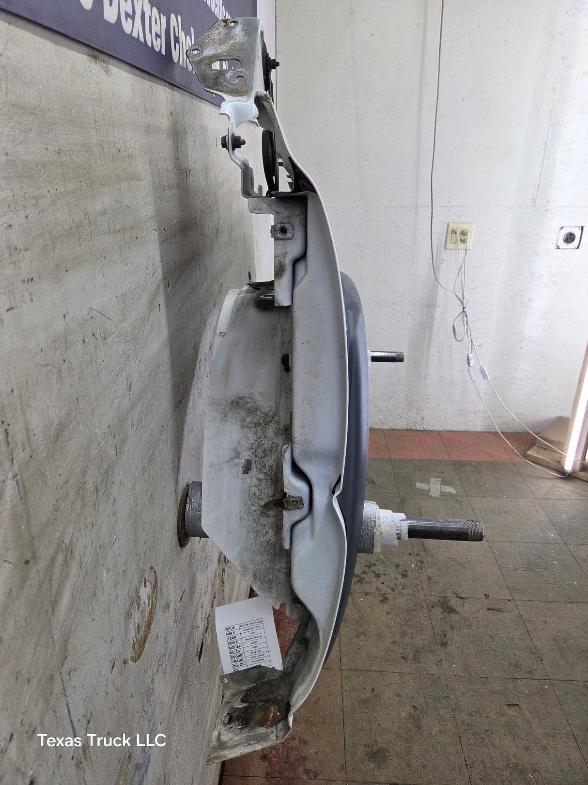 2003-2007 Chevrolet Silverado / Tahoe / Suburban 1500 2500 3500 HD RH Passenger Side "Cateye" Front Fender - Summit White
