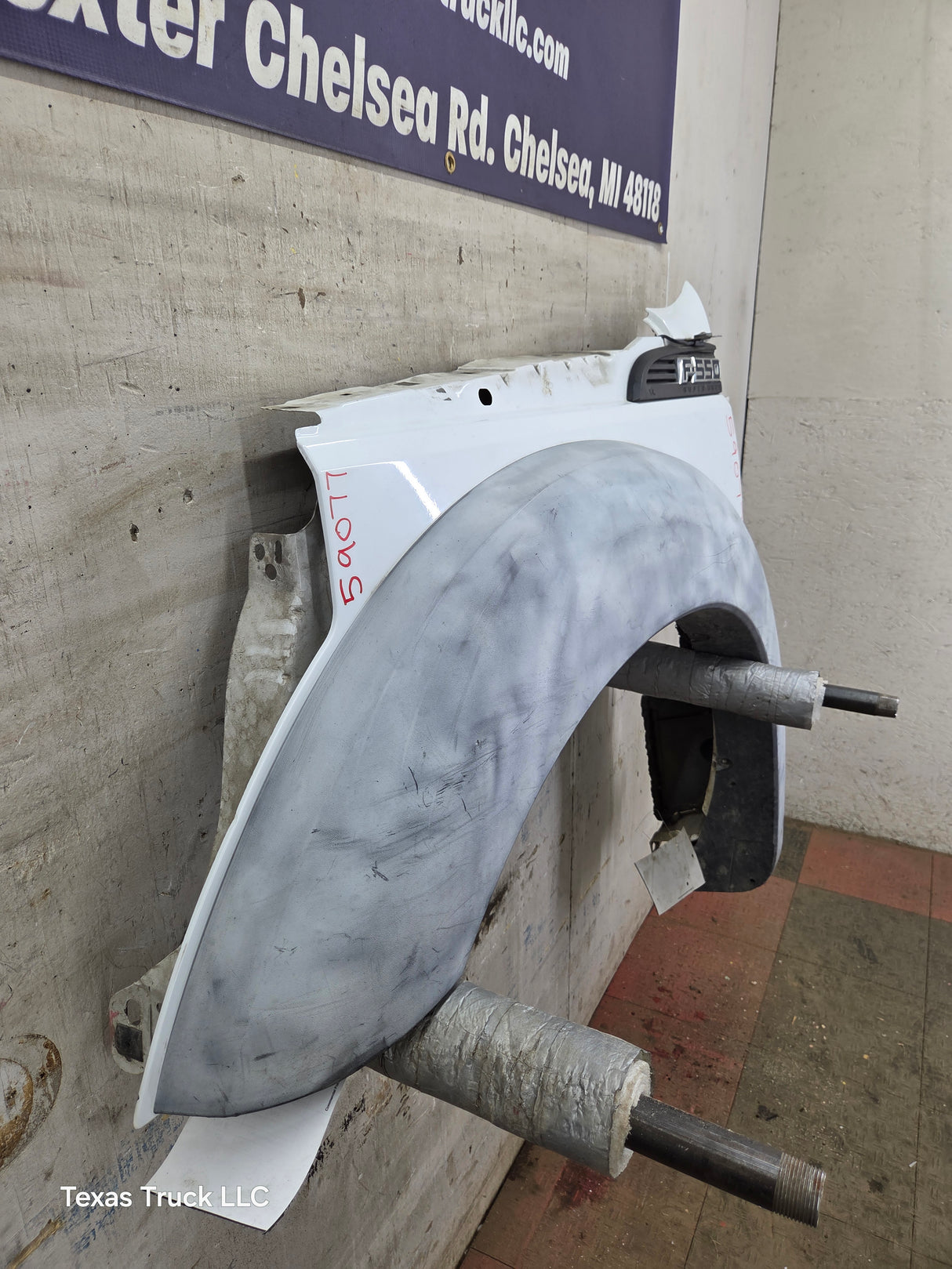 2011-2016 Ford Super Duty F450 F550 LH Driver Side Front Fender