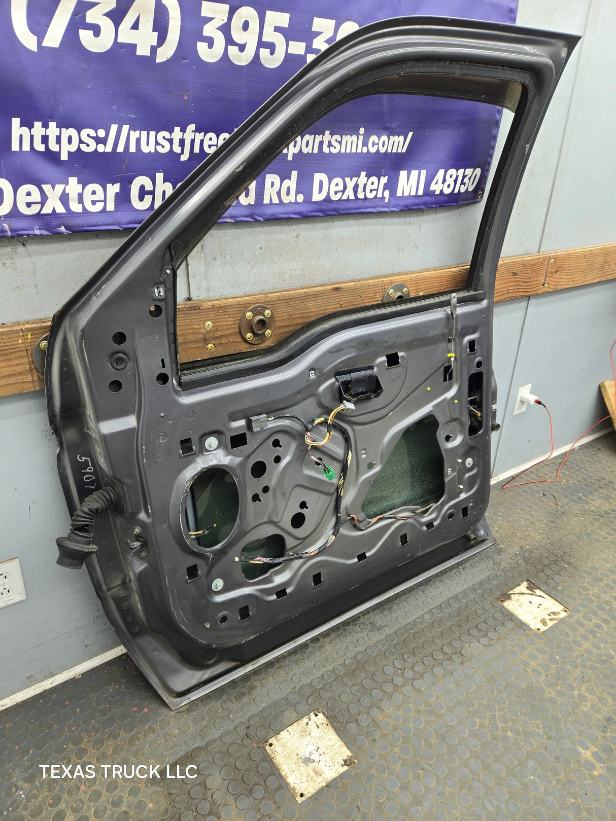 1999-2011 Ford Super Duty / Excursion Front Passenger RH Door F250 F350 F450 F550