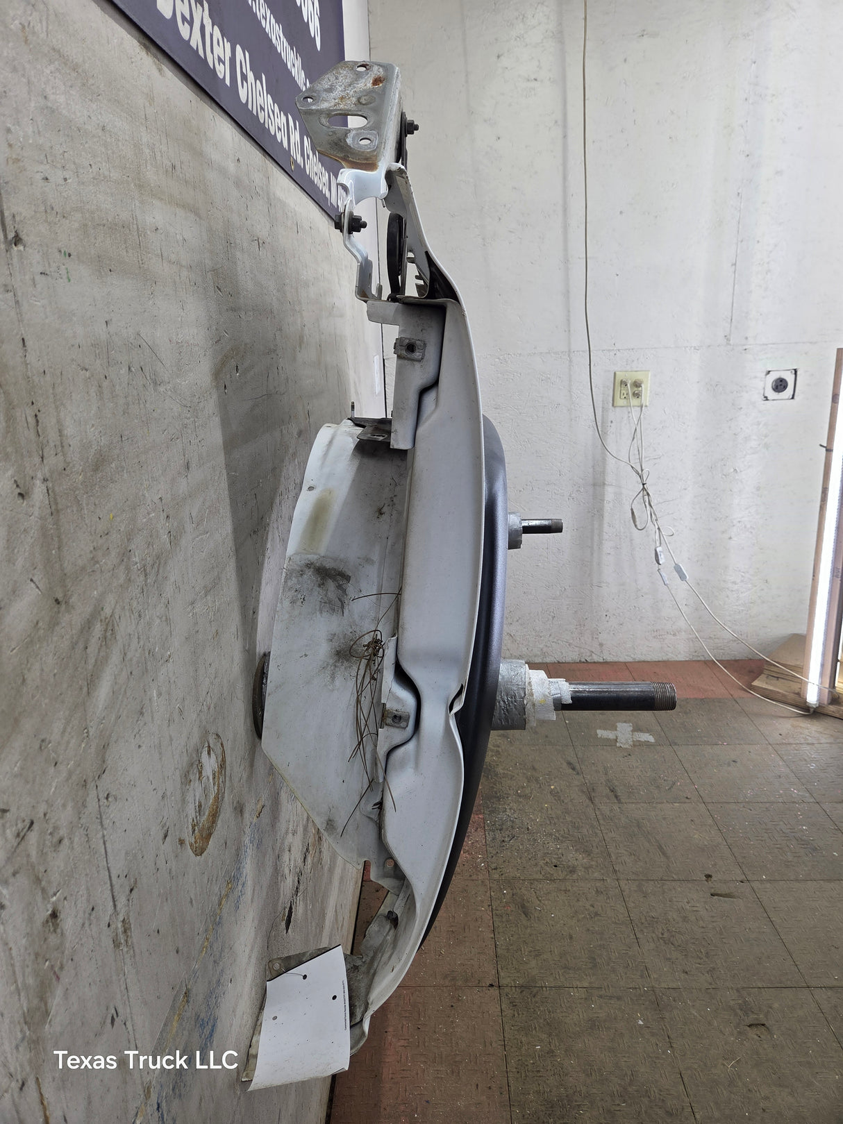 2003-2007 Chevrolet Silverado / Tahoe / Suburban 1500 2500 3500 HD RH Passenger Side "Cateye" Front Fender - Summit White