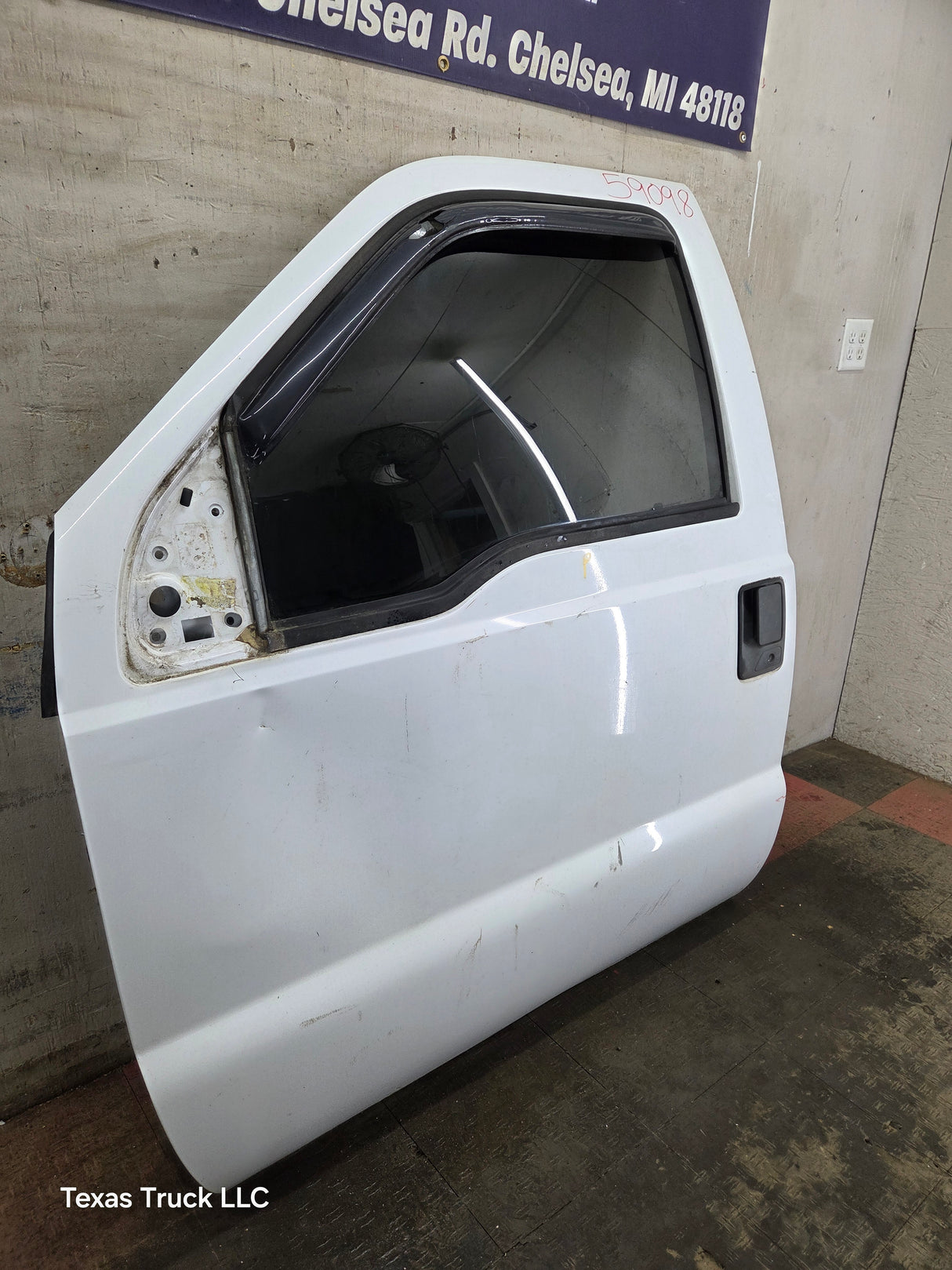 1999-2011 Ford Super Duty LH Driver Side Front Door F250 F350 F450 F550