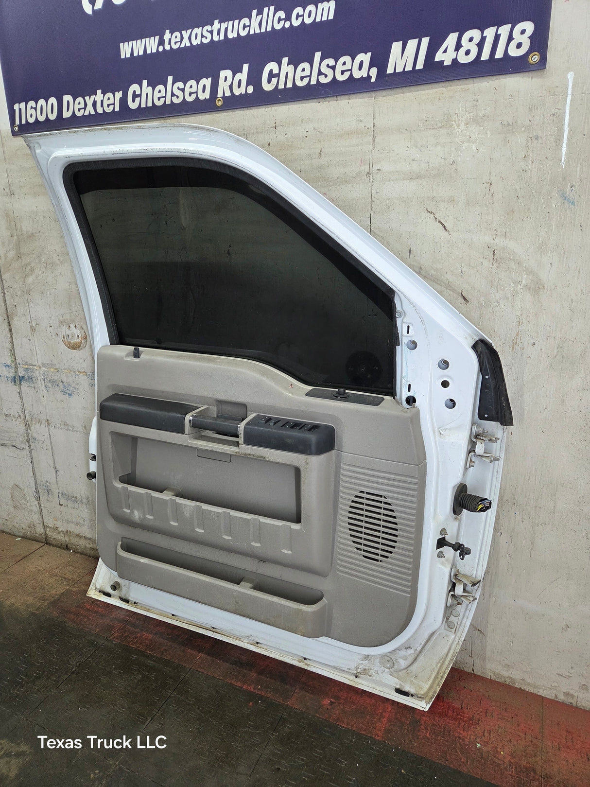 1999-2011 Ford Super Duty LH Driver Side Front Door F250 F350 F450 F550