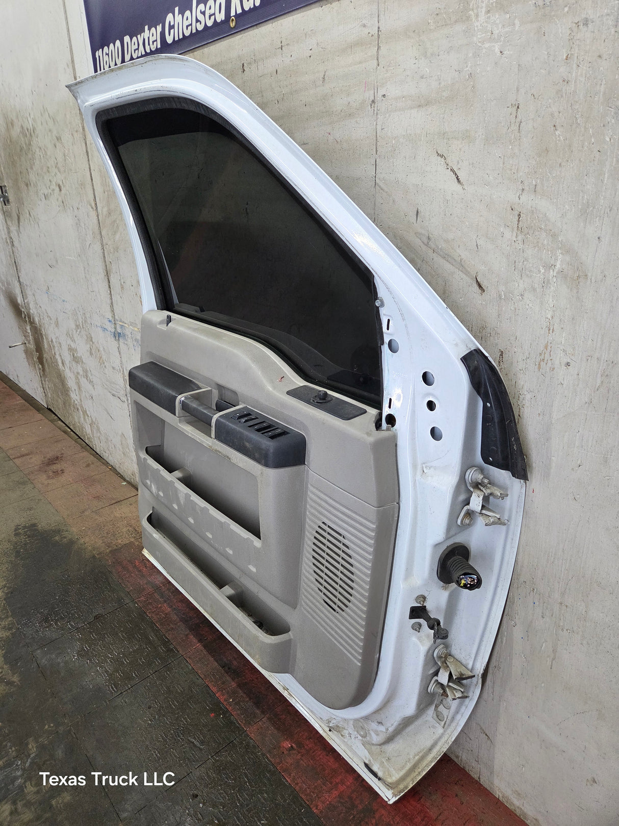 1999-2011 Ford Super Duty LH Driver Side Front Door F250 F350 F450 F550