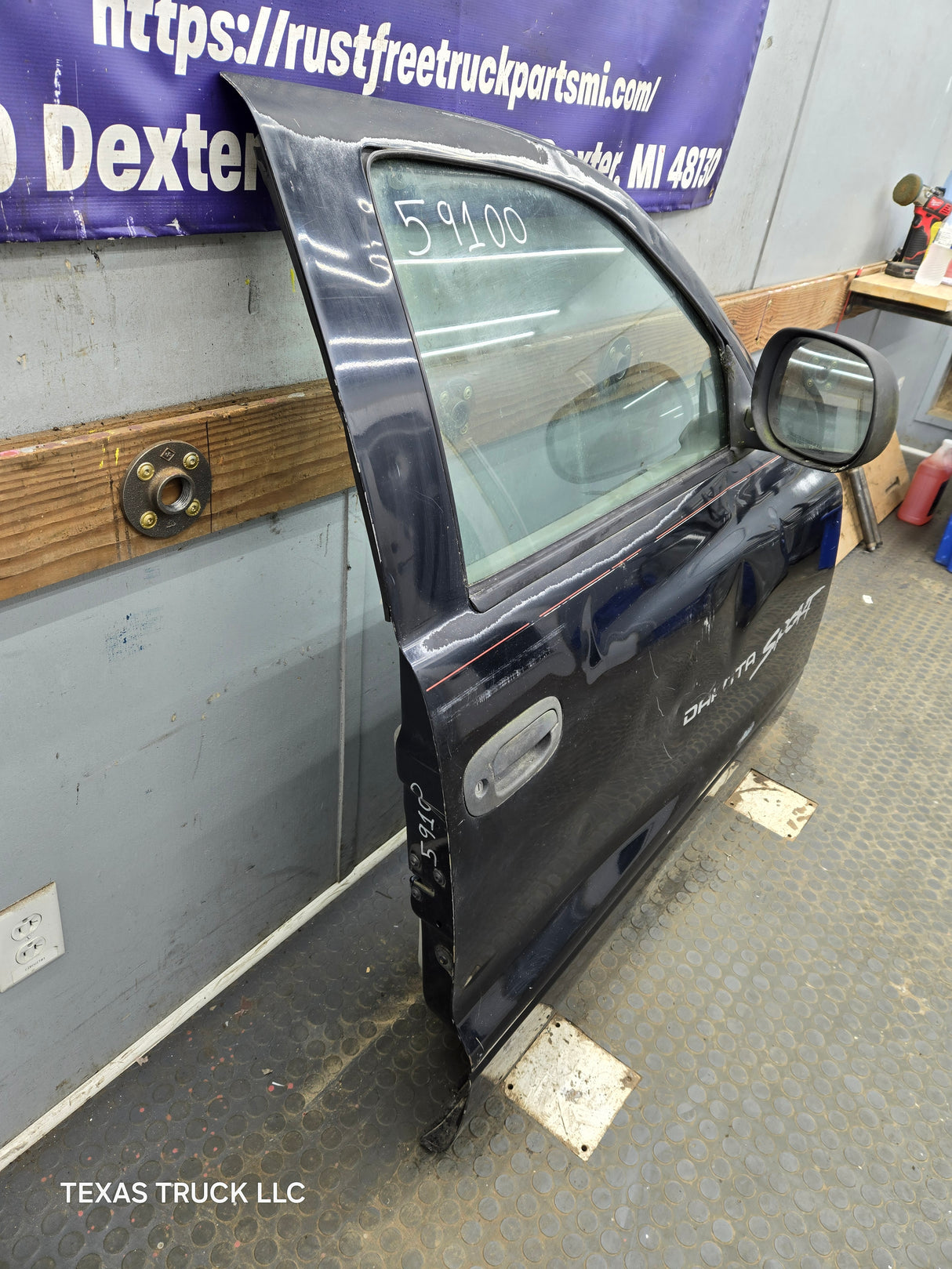 2001-2004 Dodge Dakota Passenger Side RH Front Door