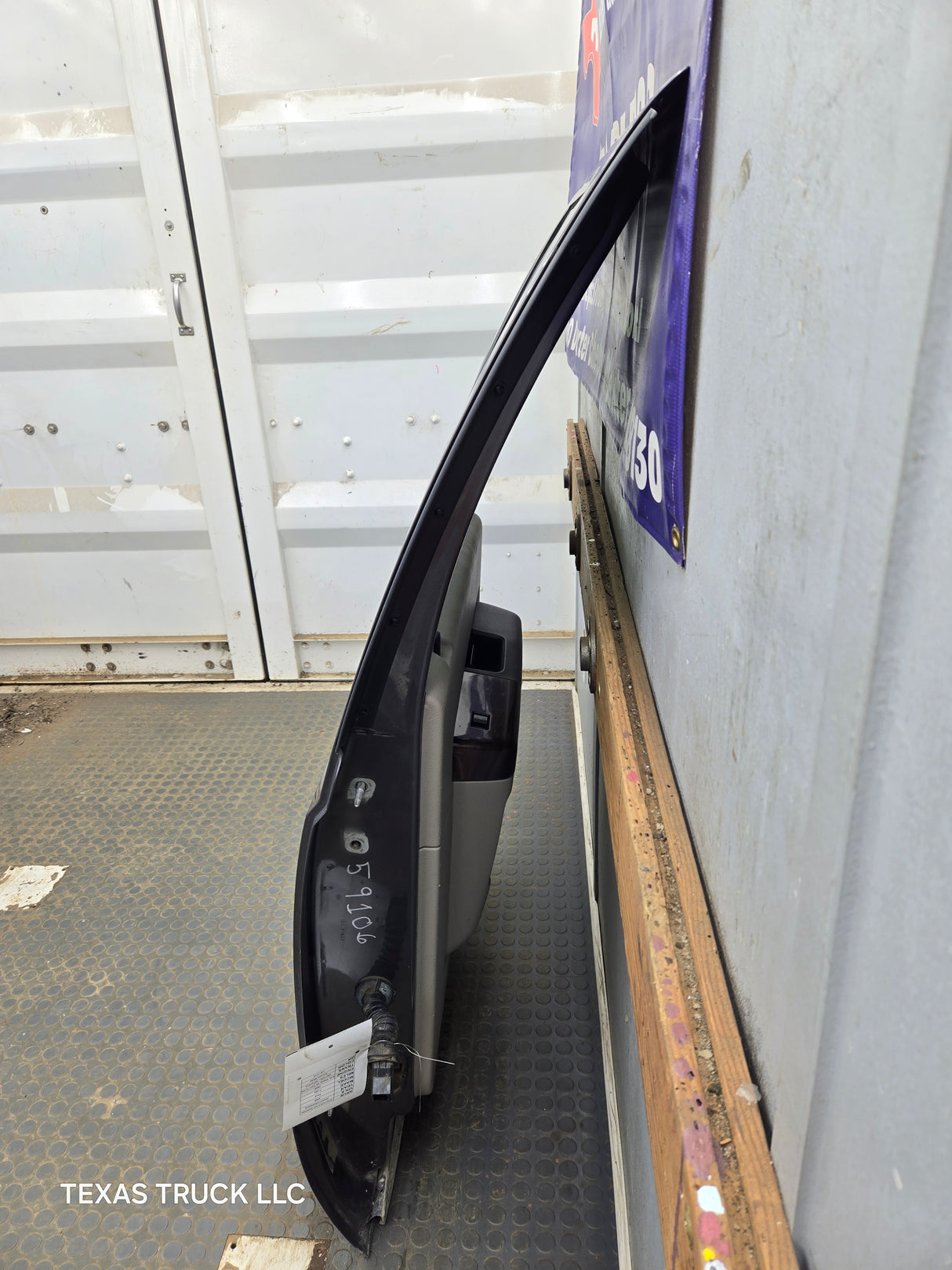 1999-2011 Ford Super Duty F250 F350 F450 F550 RH Crew Cab Passenger Side Rear Door