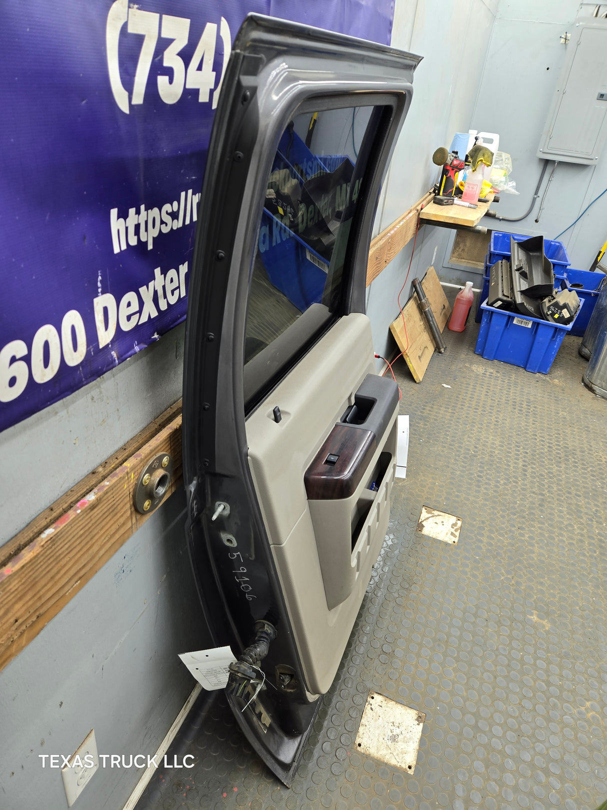 1999-2011 Ford Super Duty F250 F350 F450 F550 RH Crew Cab Passenger Side Rear Door