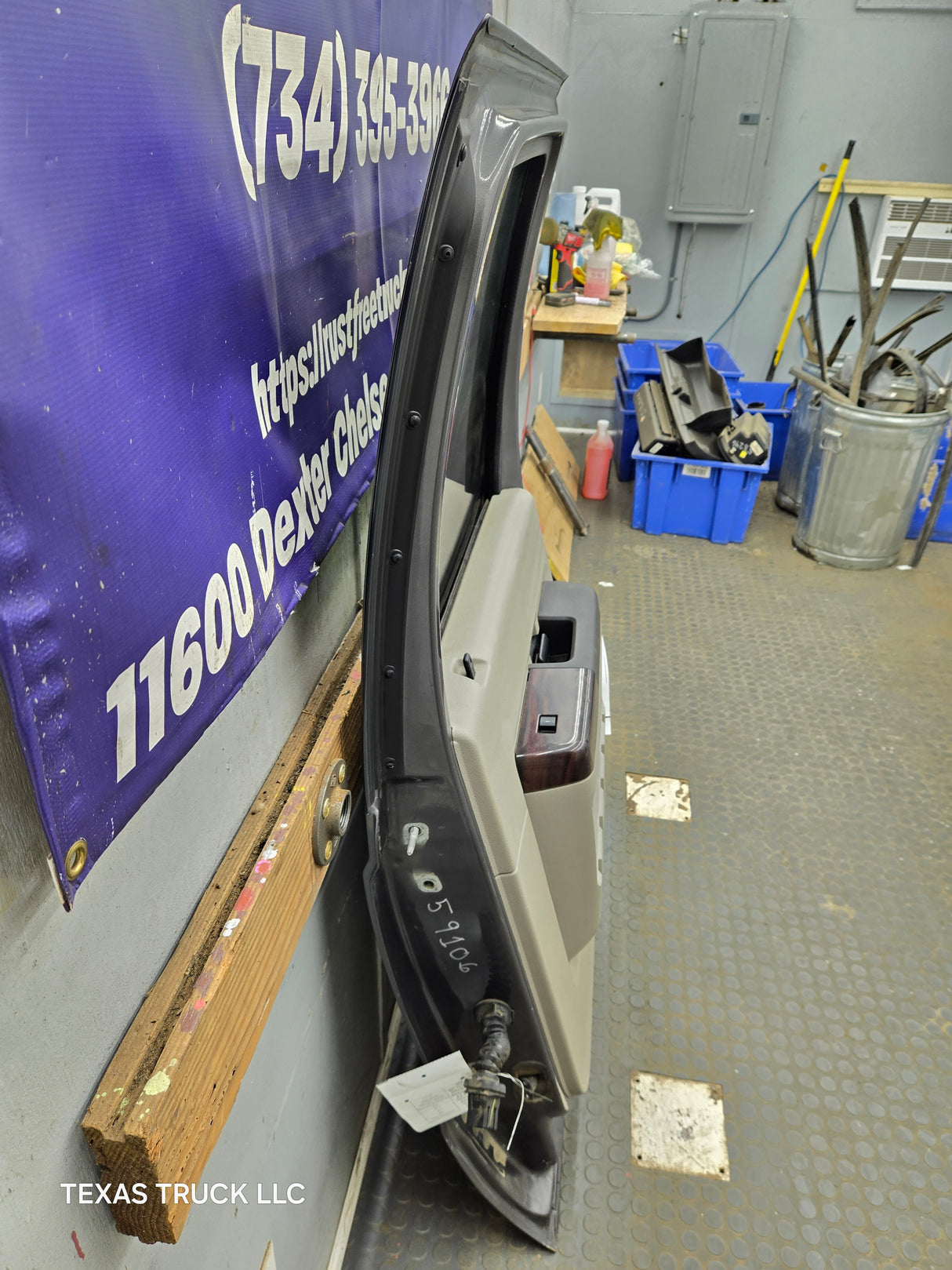 1999-2011 Ford Super Duty F250 F350 F450 F550 RH Crew Cab Passenger Side Rear Door