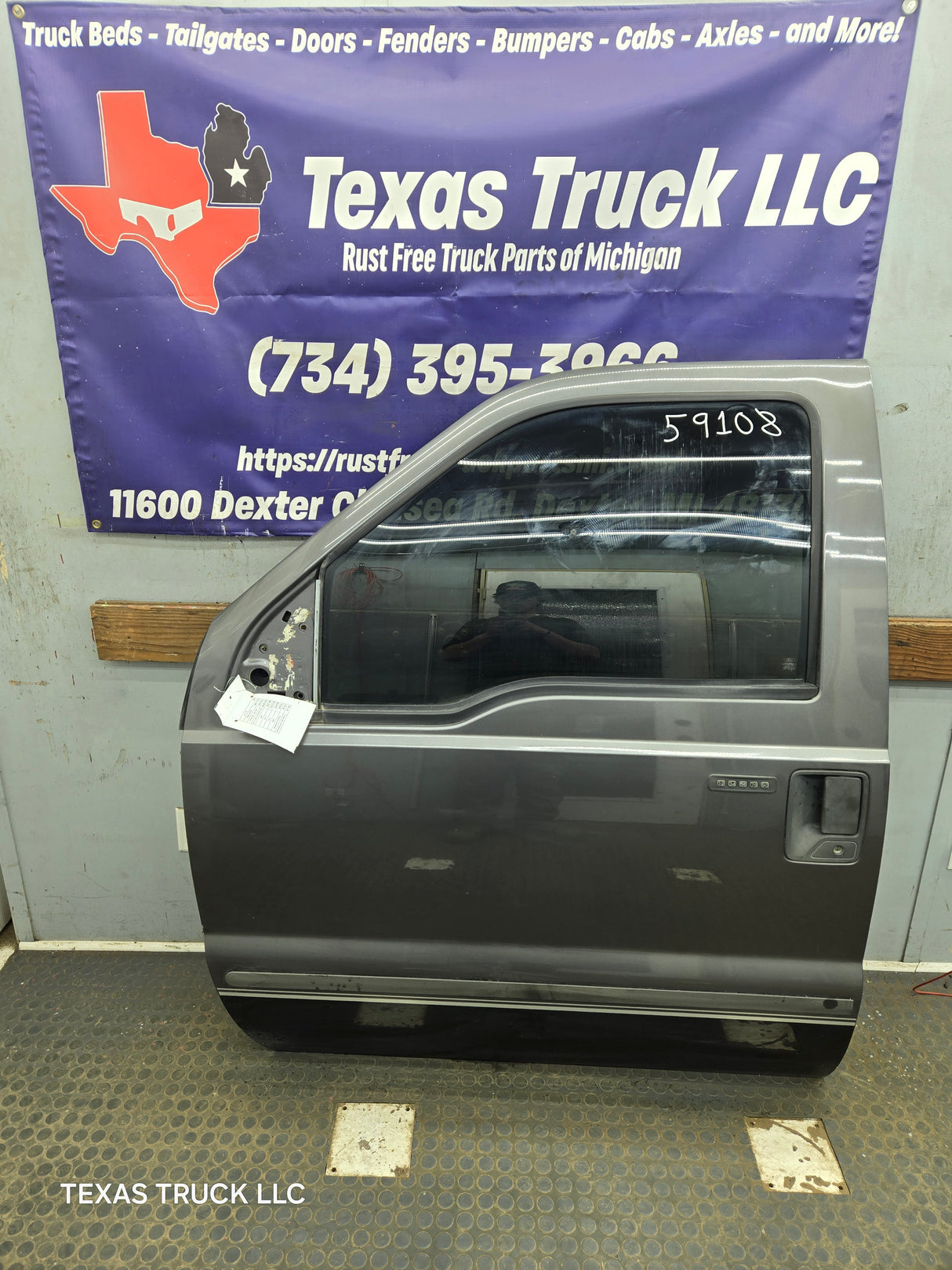 1999-2011 Ford Super Duty LH Driver Side Front Door F250 F350 F450 F550