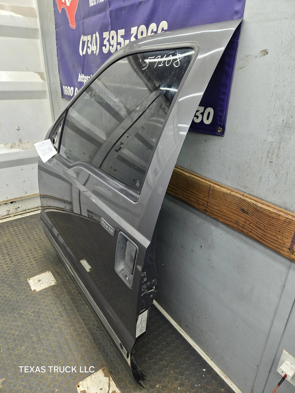 1999-2011 Ford Super Duty LH Driver Side Front Door F250 F350 F450 F550