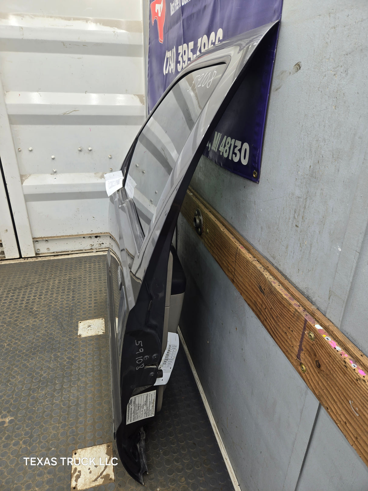 1999-2011 Ford Super Duty LH Driver Side Front Door F250 F350 F450 F550