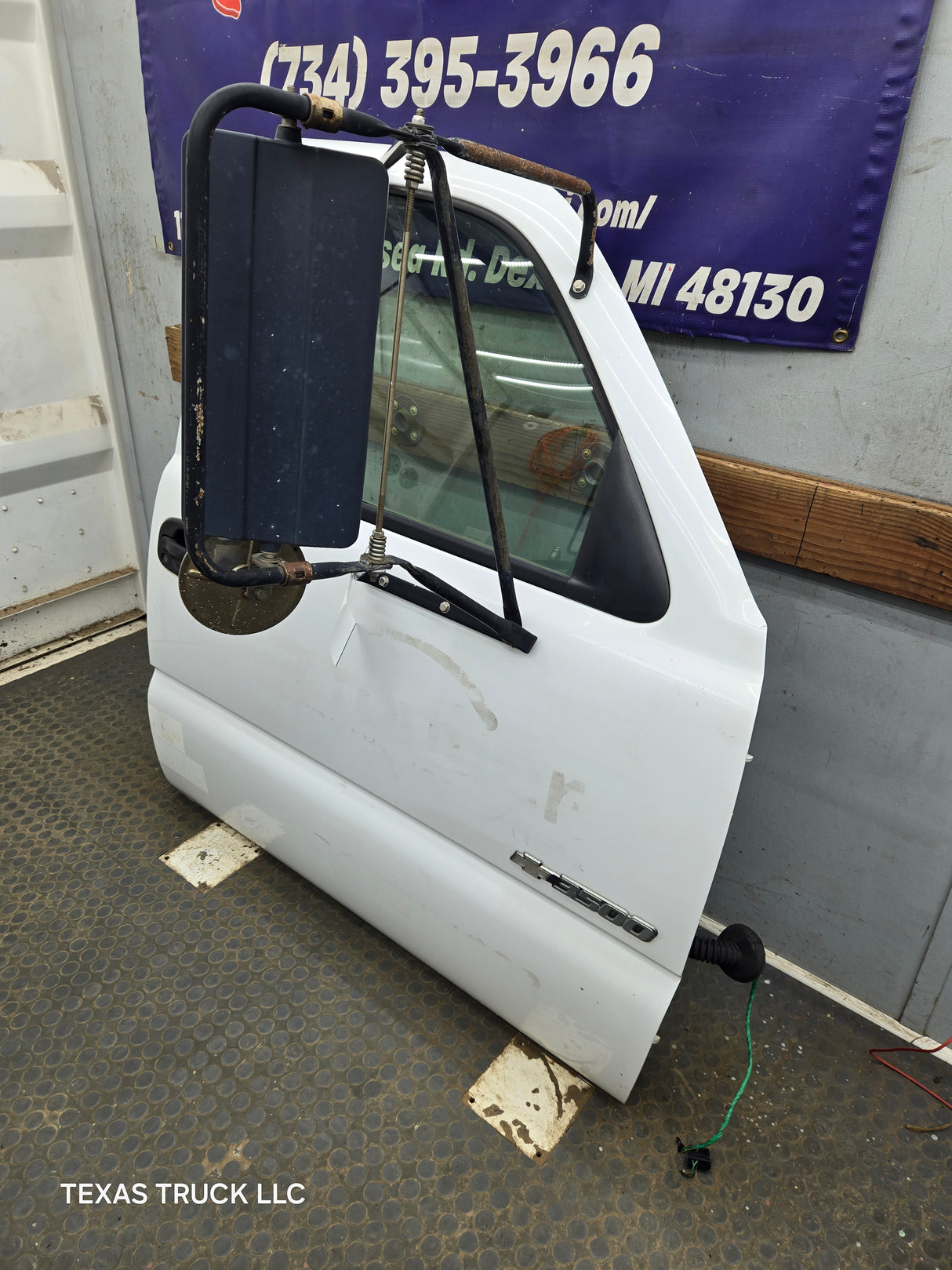 1999-2006 Chevrolet Silverado / GMC Sierra 1500 2500 3500 HD Front Passenger side Door RH