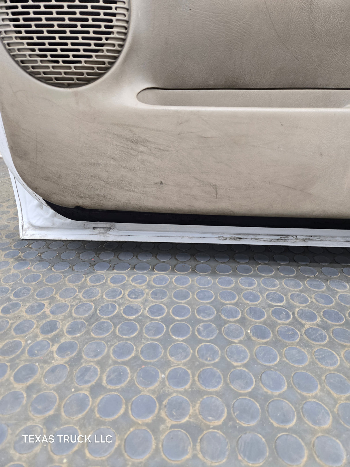 1999-2006 Chevrolet Silverado / GMC Sierra 1500 2500 3500 HD Front Passenger side Door RH