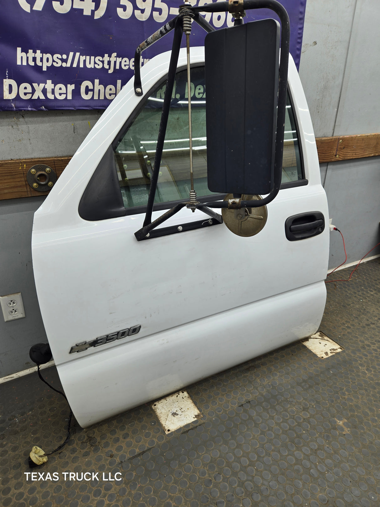 1999-2006 Chevrolet Silverado / GMC Sierra 1500 2500 3500 HD Front Driver Side Door LH