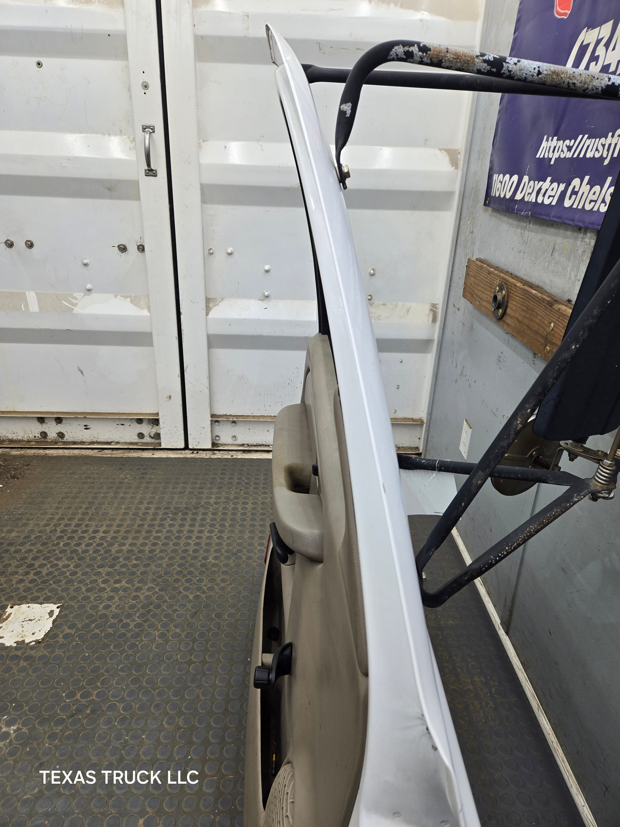 1999-2006 Chevrolet Silverado / GMC Sierra 1500 2500 3500 HD Front Driver Side Door LH