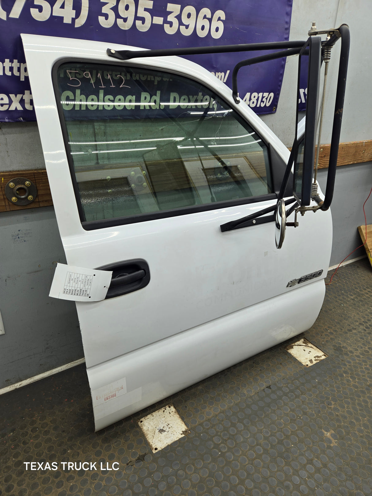 1999-2006 Chevrolet Silverado / GMC Sierra 1500 2500 3500 HD Front Passenger side Door RH