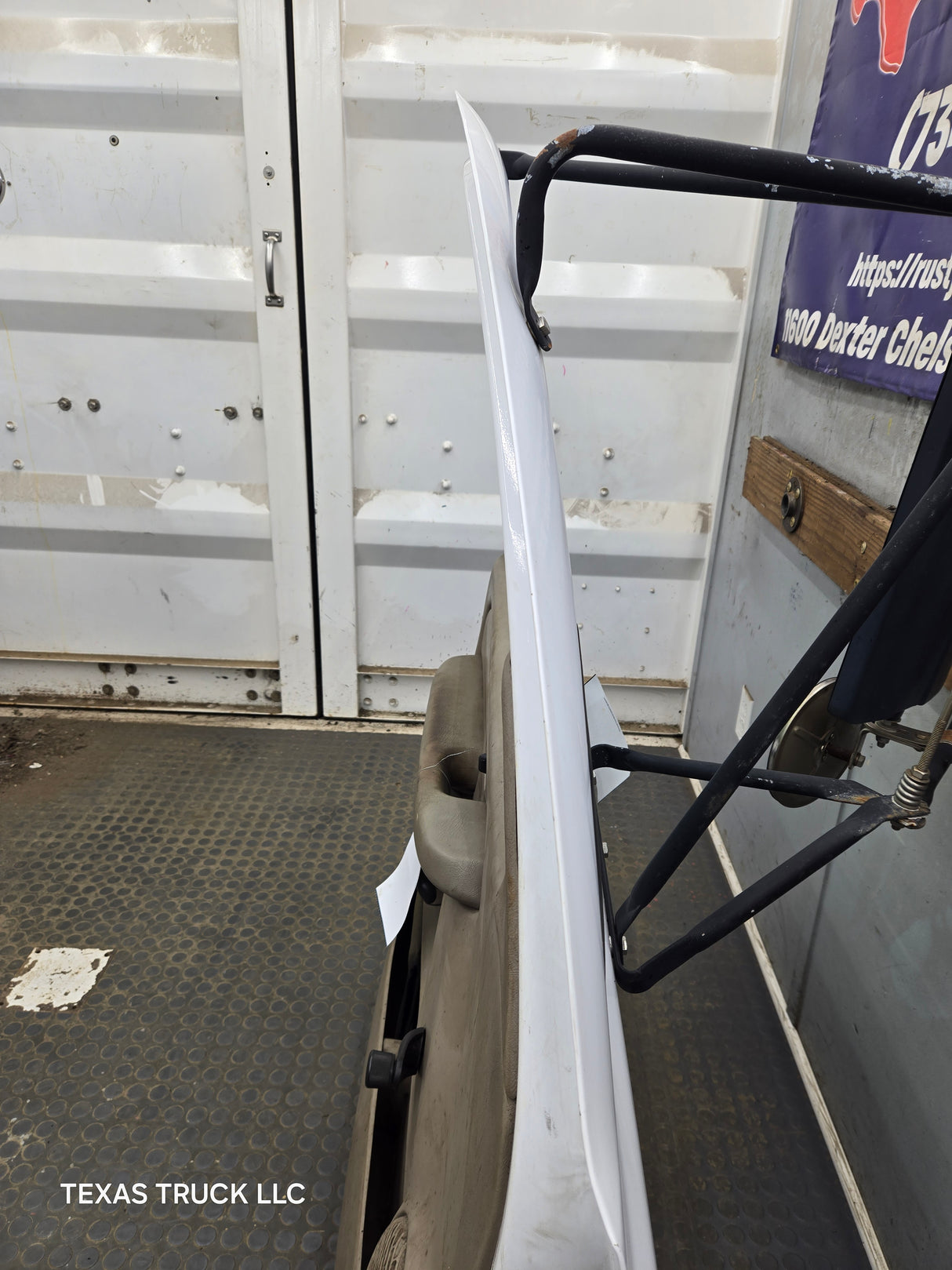 1999-2006 Chevrolet Silverado / GMC Sierra 1500 2500 3500 HD Front Driver Side Door LH