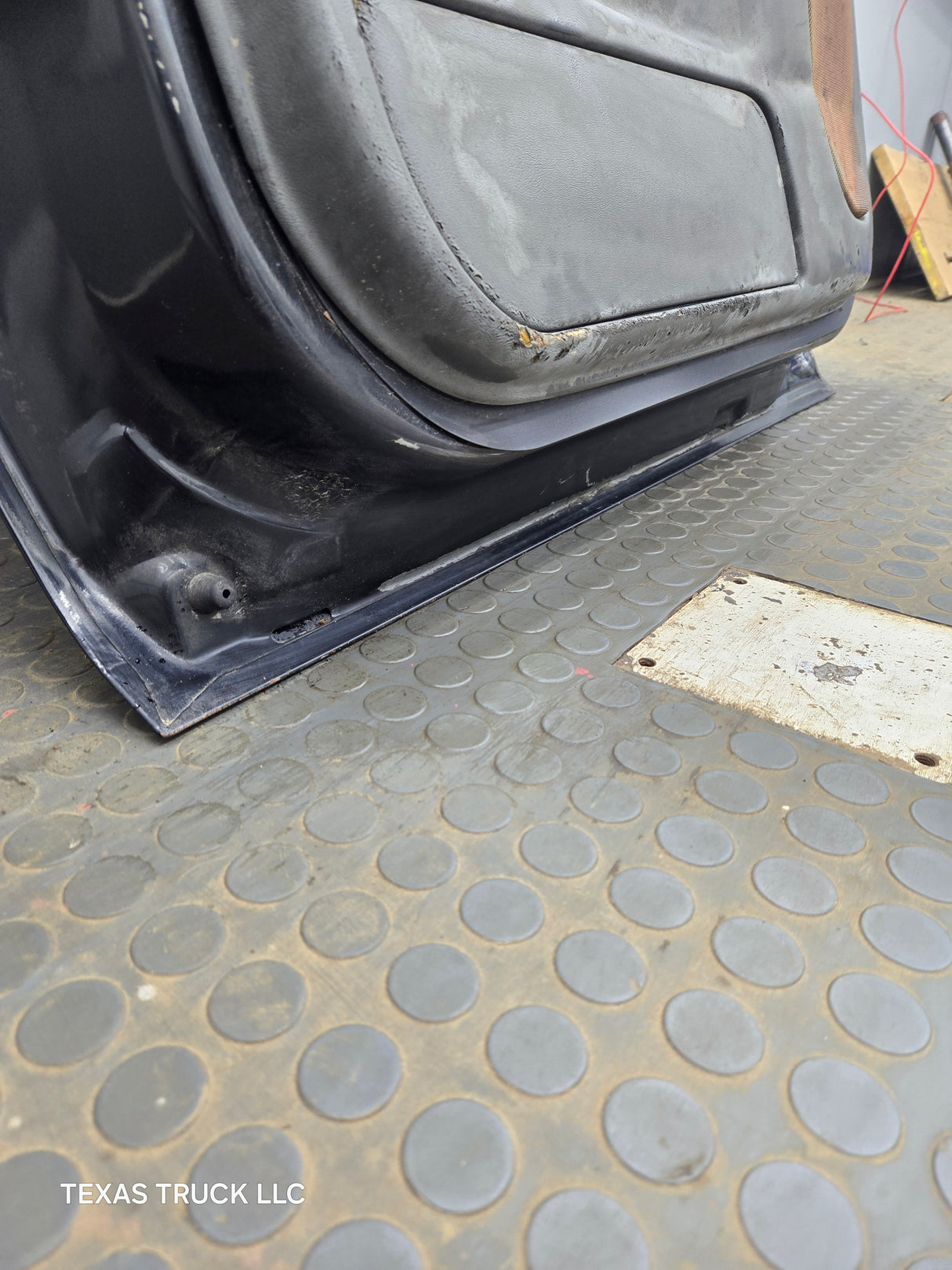1999-2007 Chevrolet Silverado / GMC Sierra 1500 2500 3500 HD Rear Driver side LH Crew Cab rear door