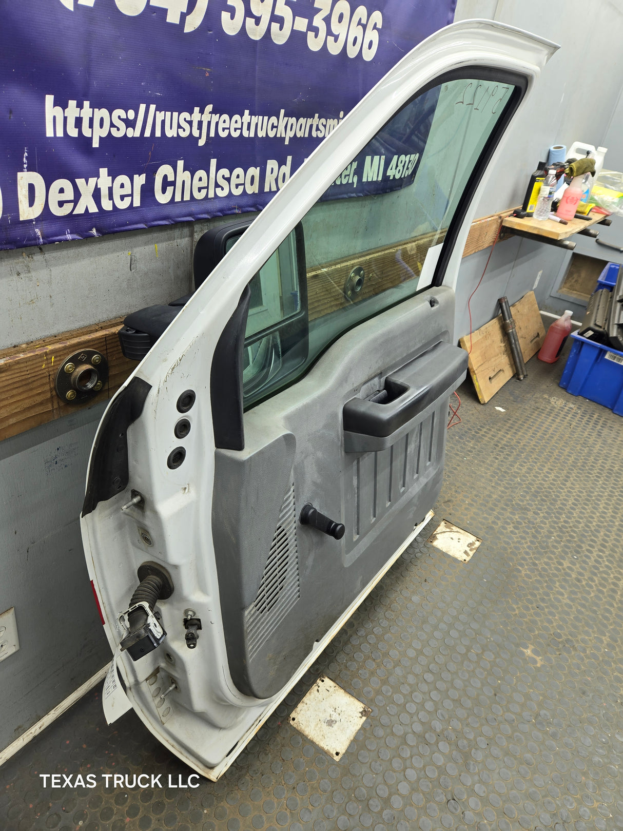 2012-2016 Ford Super Duty Passenger Side Front Door RH F250 F350 F450 F550 - Oxford White
