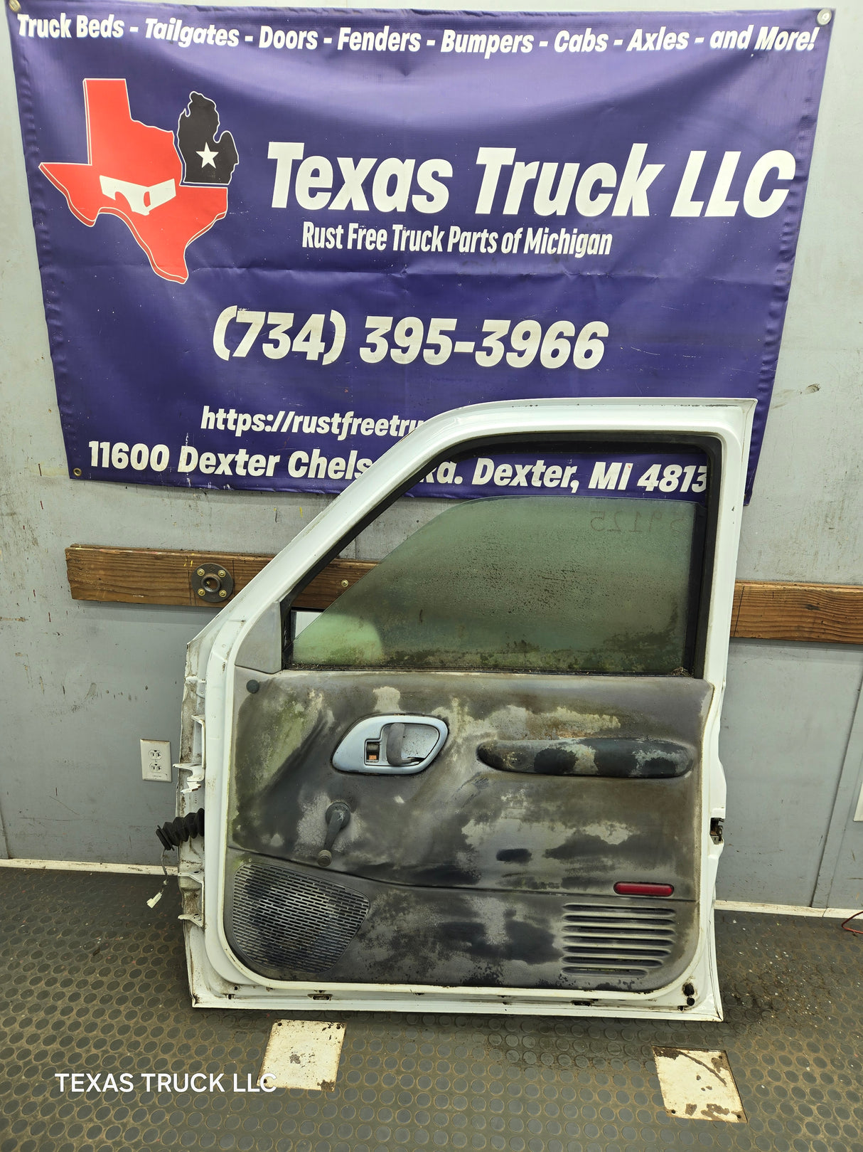 1988-2000 Chevrolet Silverado Suburban GMC Sierra RH Front Passenger Door
