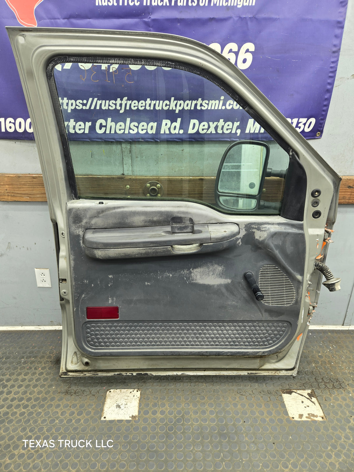 1999-2011 Ford Super Duty LH Driver Side Front Door F250 F350 F450 F550