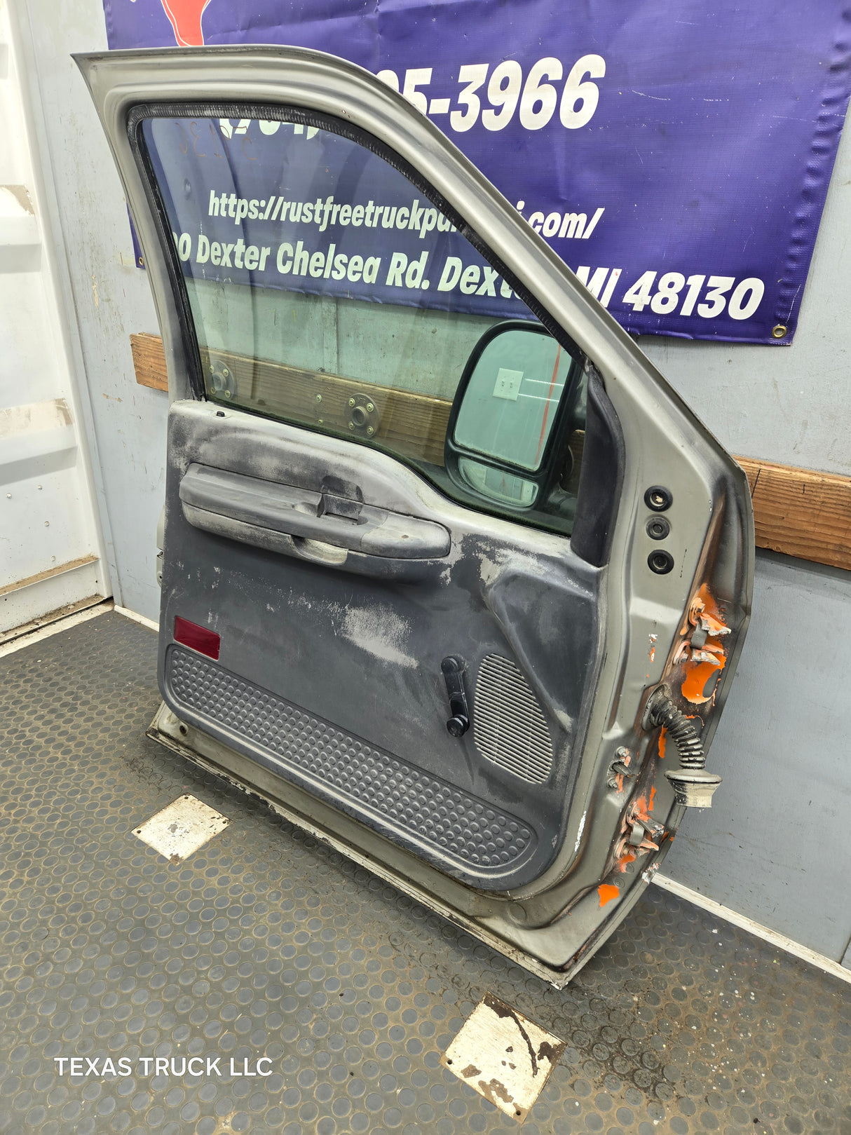 1999-2011 Ford Super Duty LH Driver Side Front Door F250 F350 F450 F550