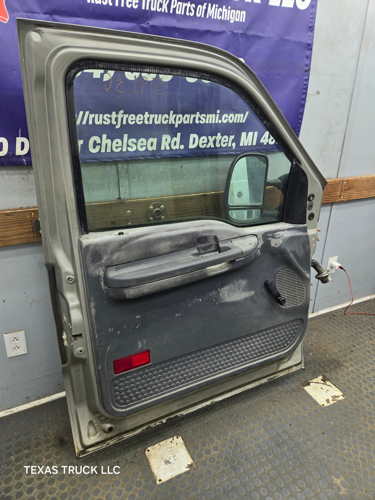 1999-2011 Ford Super Duty LH Driver Side Front Door F250 F350 F450 F550
