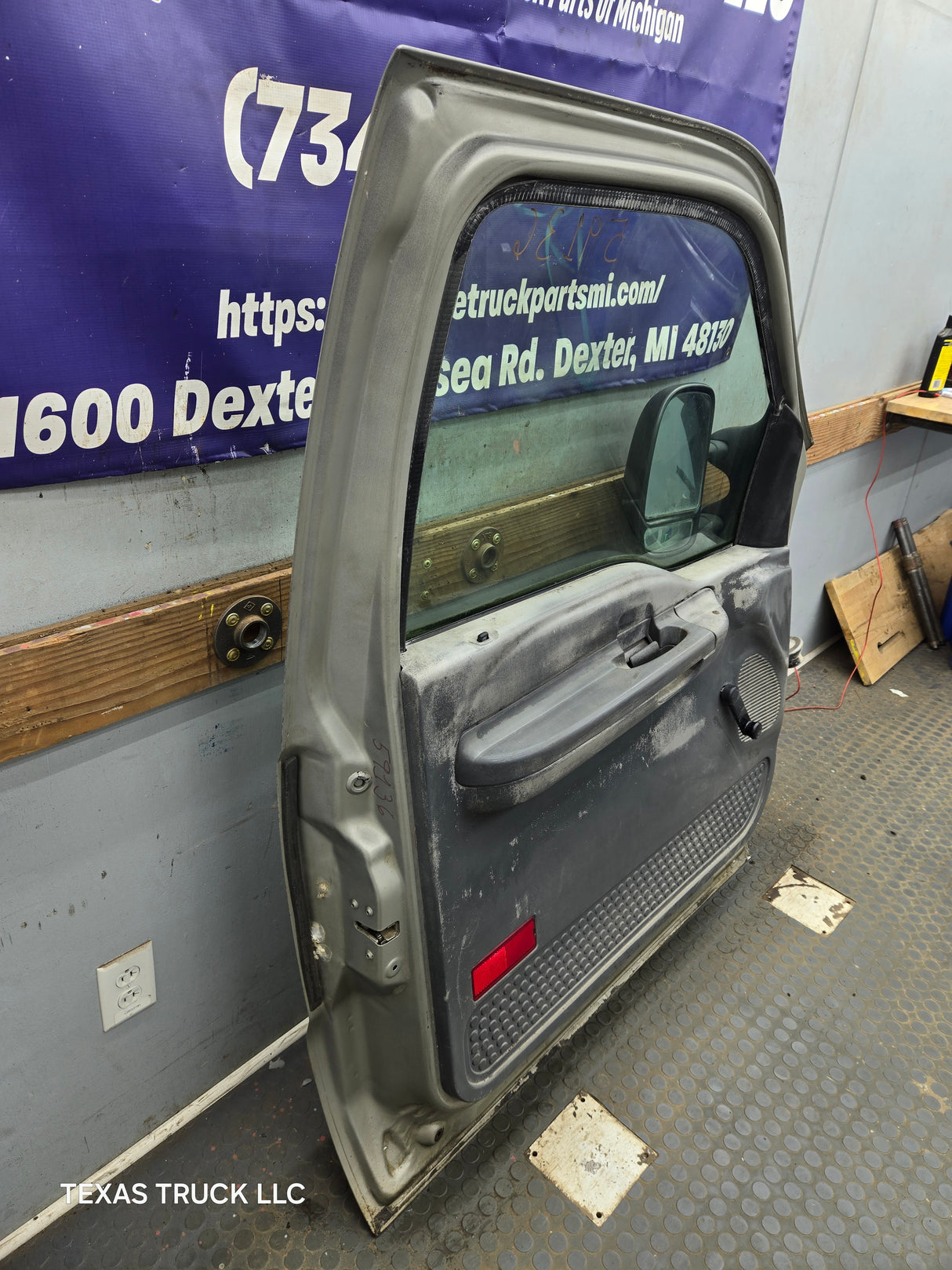 1999-2011 Ford Super Duty LH Driver Side Front Door F250 F350 F450 F550