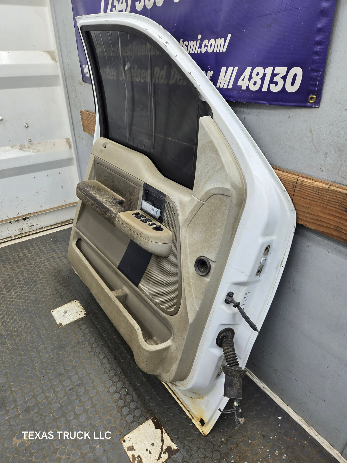 2004-2008 Ford F150 Driver Side Extended/Regular Cab Front Door LH