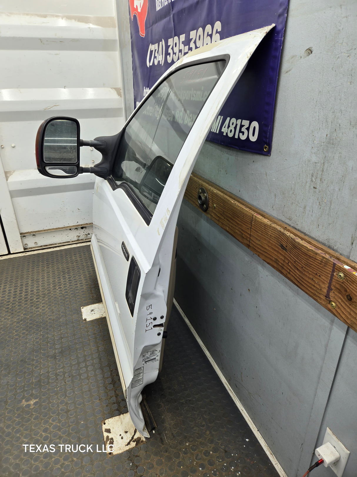 1999-2011 Ford Super Duty LH Driver Side Front Door F250 F350 F450 F550