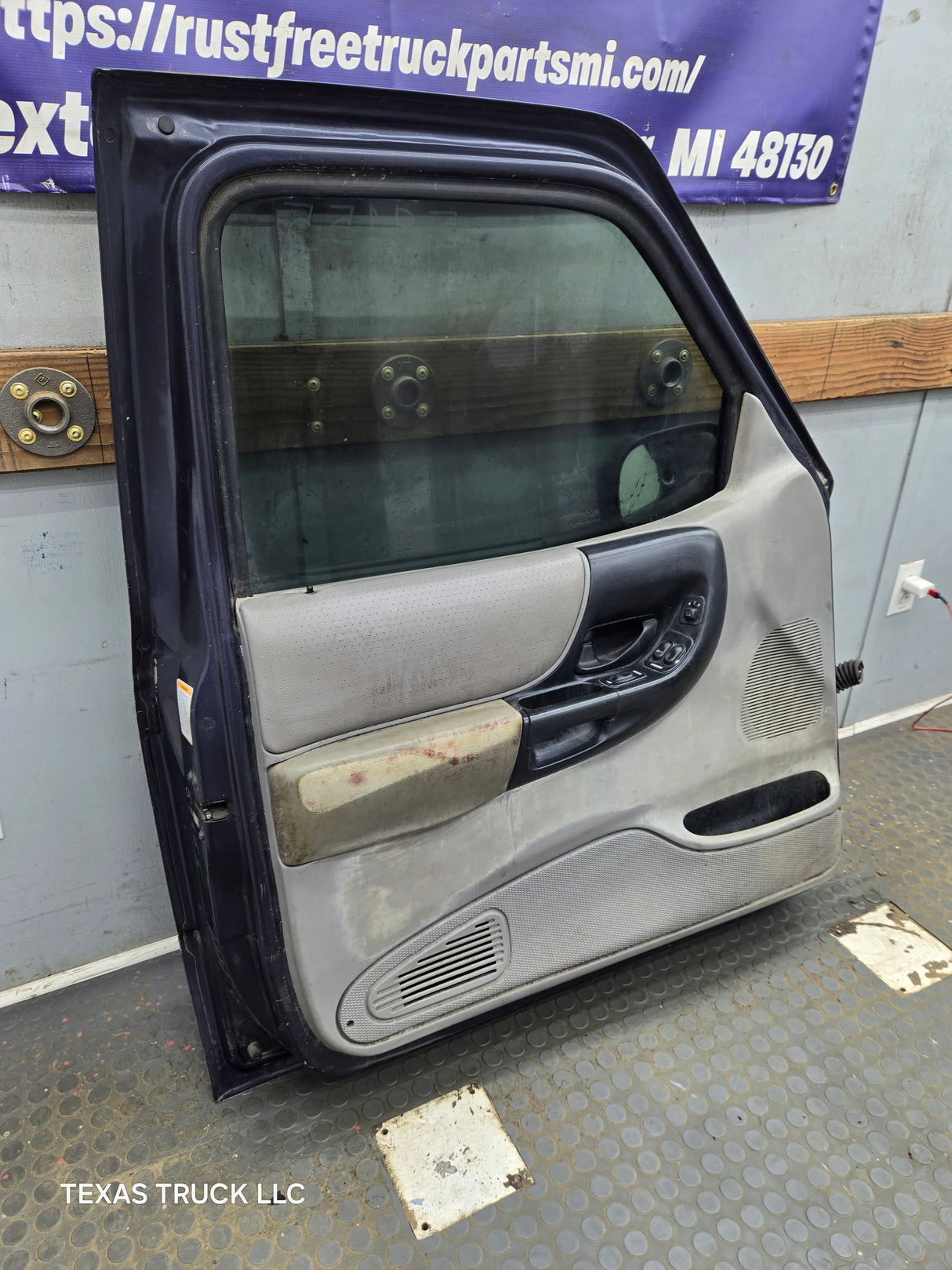 2003-2005 Ford Ranger Driver Side Front Left Hand Door