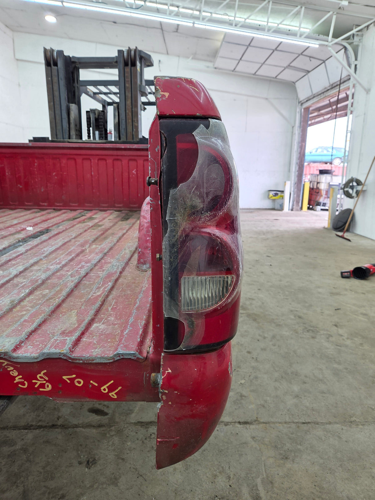 1999-2007 Chevrolet Silverado / GMC Sierra 1500 2500HD 3500HD 6' 6" Short Truck Bed