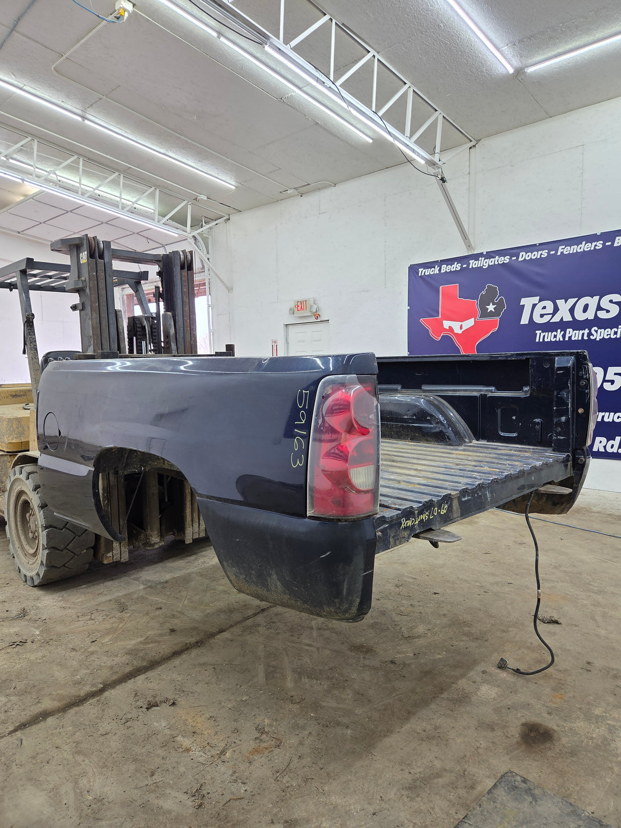 1999-2007 Chevrolet Silverado / GMC Sierra 1500 2500HD 3500HD 6' 6" Short Truck Bed