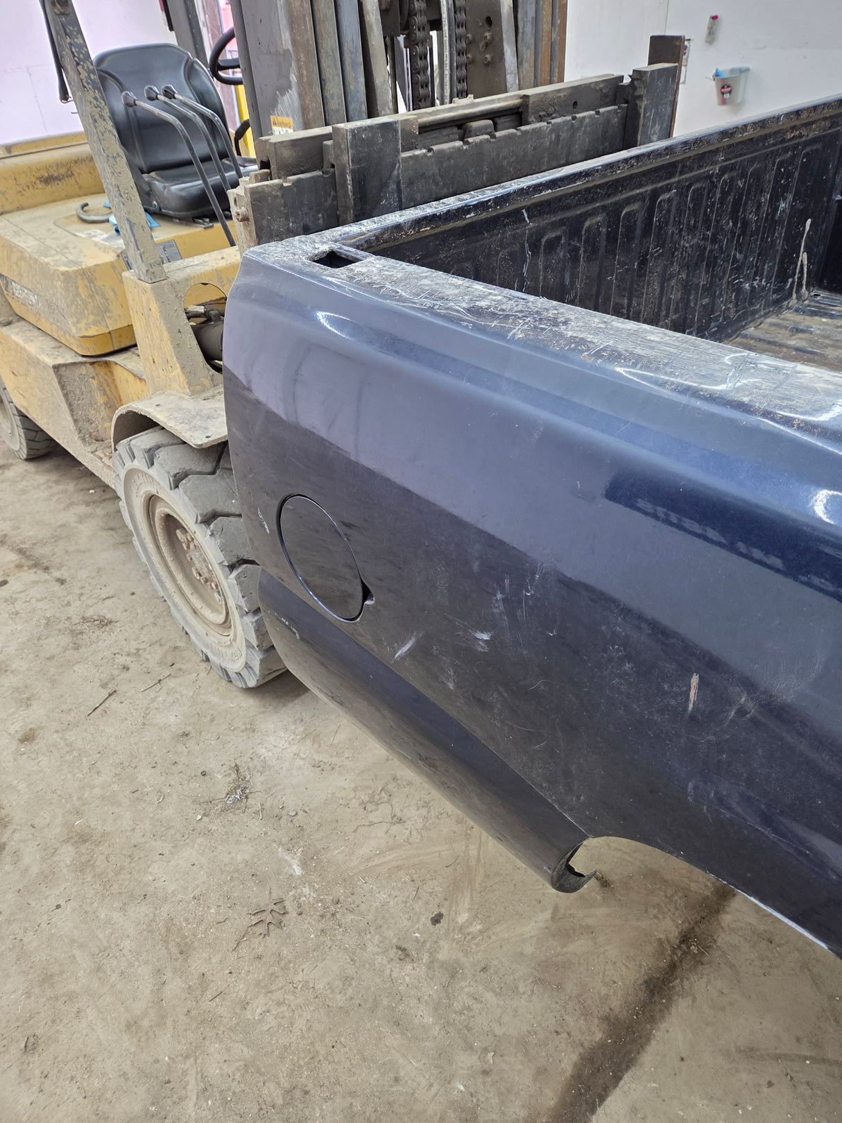 1999-2007 Chevrolet Silverado / GMC Sierra 1500 2500HD 3500HD 6' 6" Short Truck Bed