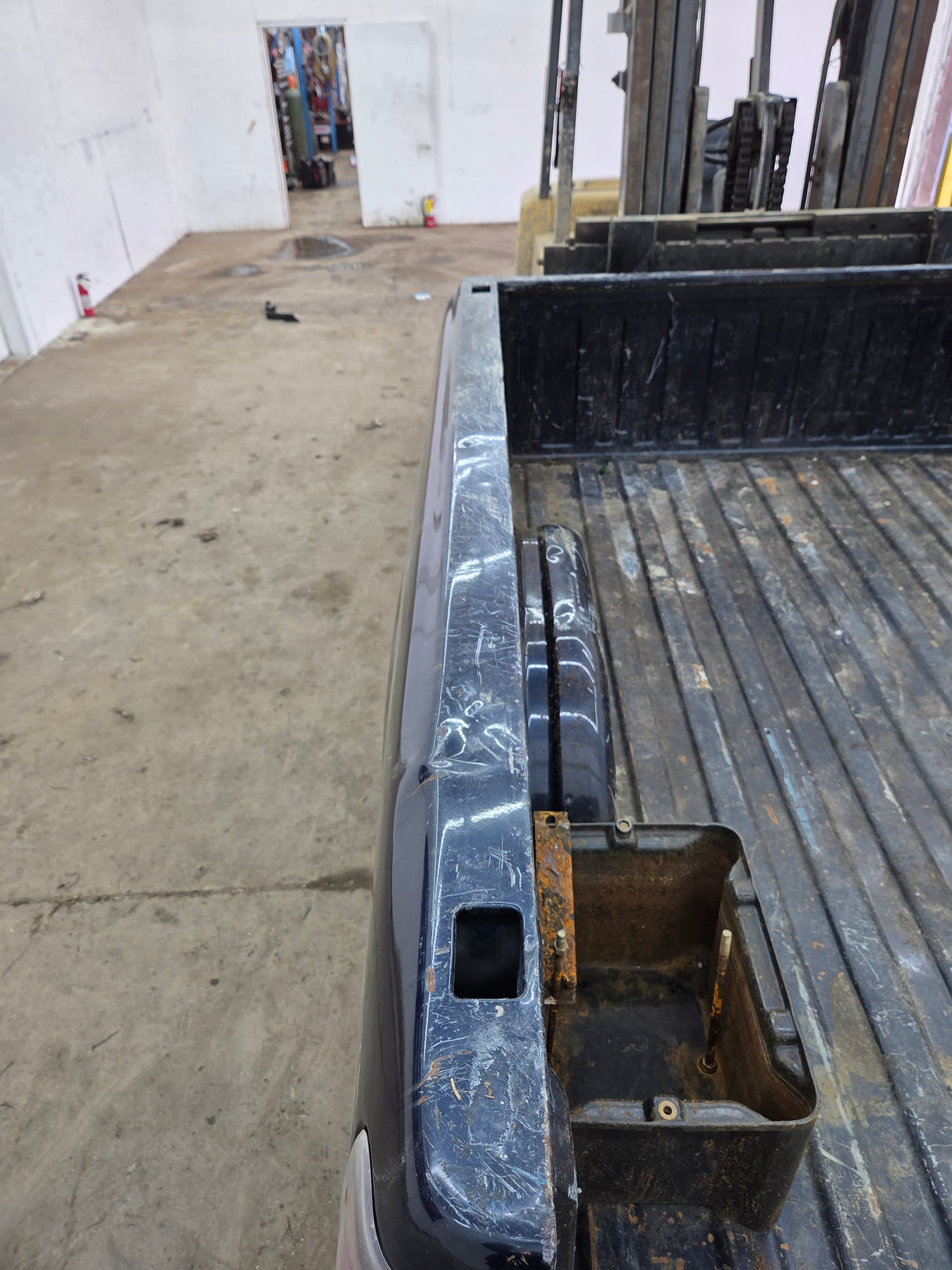 1999-2007 Chevrolet Silverado / GMC Sierra 1500 2500HD 3500HD 6' 6" Short Truck Bed