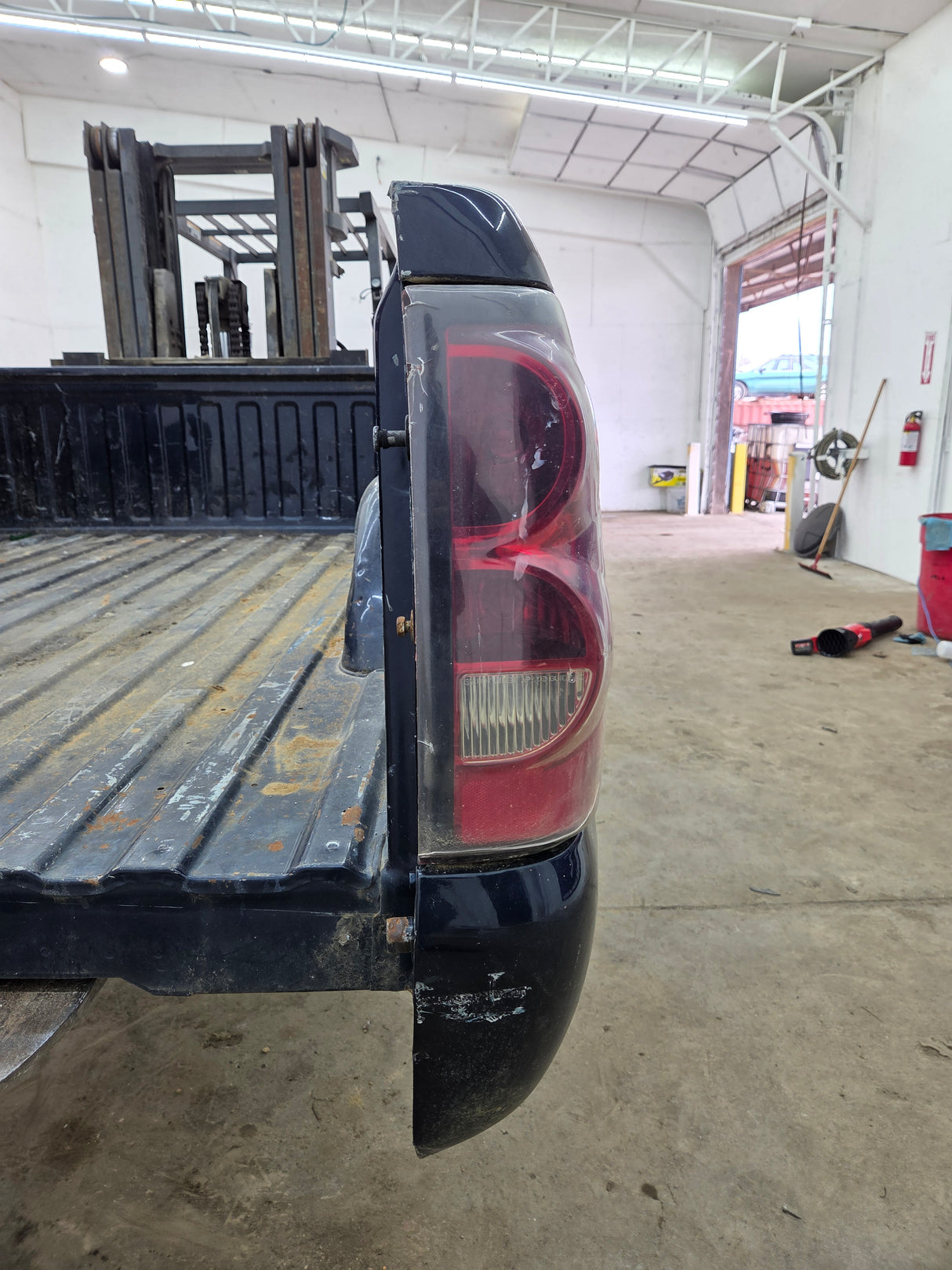 1999-2007 Chevrolet Silverado / GMC Sierra 1500 2500HD 3500HD 6' 6" Short Truck Bed