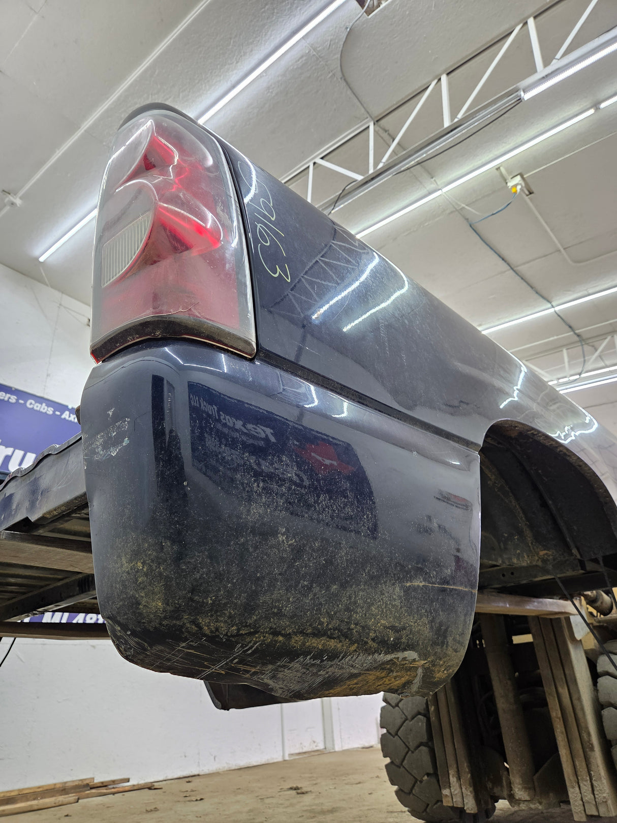 1999-2007 Chevrolet Silverado / GMC Sierra 1500 2500HD 3500HD 6' 6" Short Truck Bed