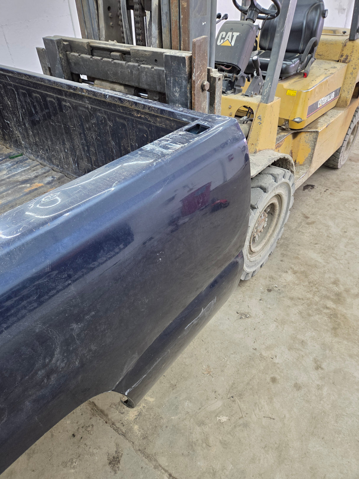 1999-2007 Chevrolet Silverado / GMC Sierra 1500 2500HD 3500HD 6' 6" Short Truck Bed