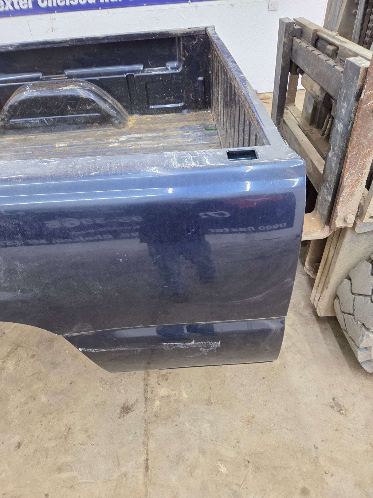 1999-2007 Chevrolet Silverado / GMC Sierra 1500 2500HD 3500HD 6' 6" Short Truck Bed