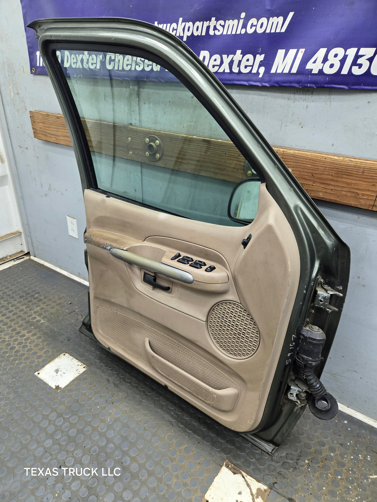 2001-2005 Ford Explorer Sport Trac LH Front Door