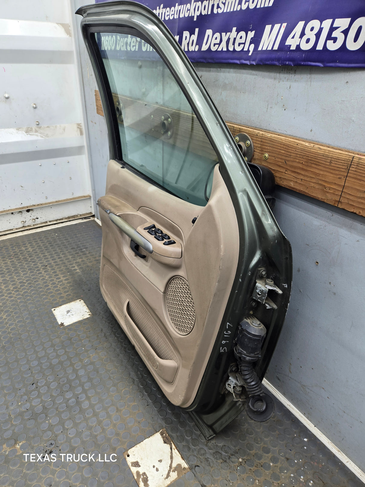 2001-2005 Ford Explorer Sport Trac LH Front Door