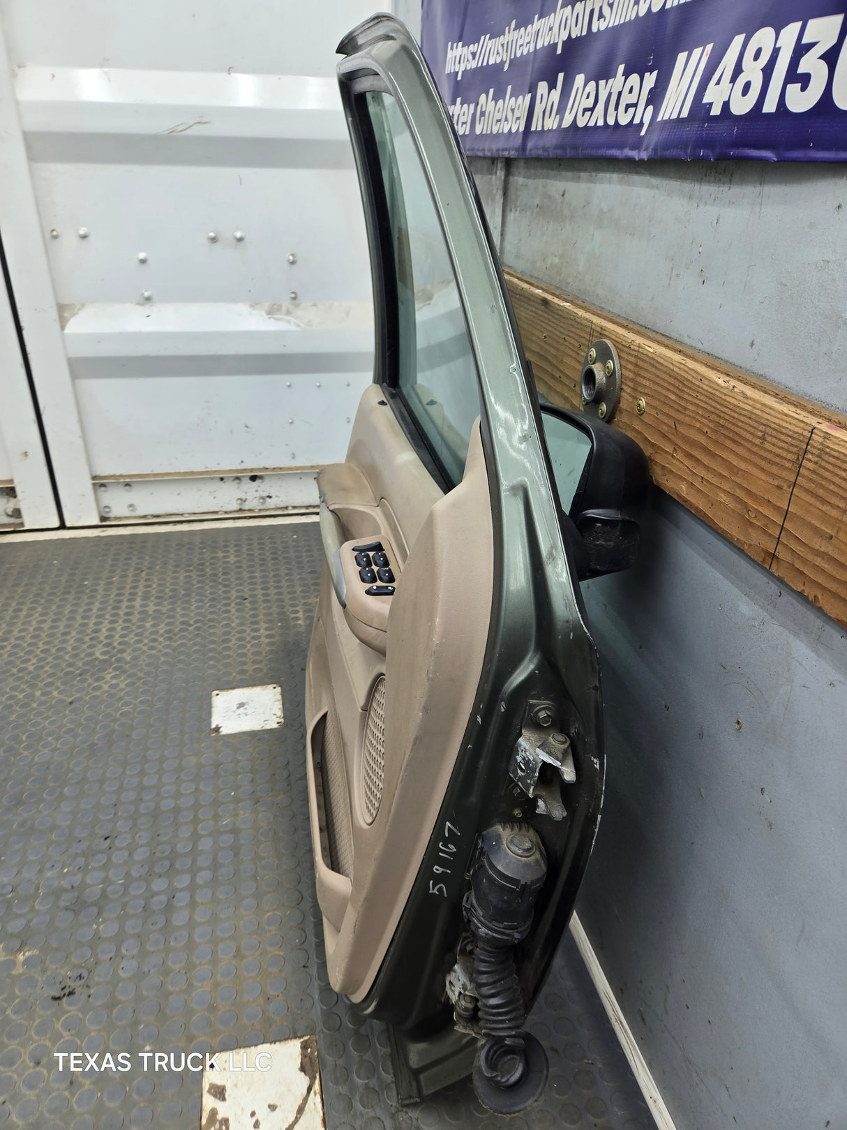2001-2005 Ford Explorer Sport Trac LH Front Door