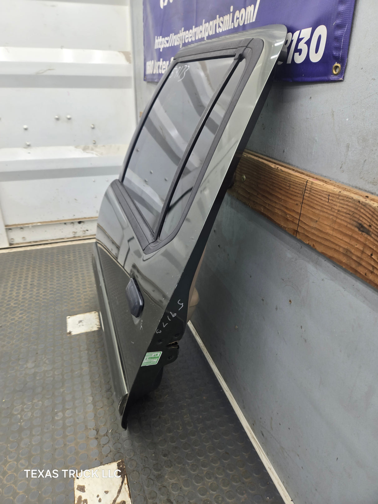 2001-2005 Ford Explorer Sport Trac LH Rear Door