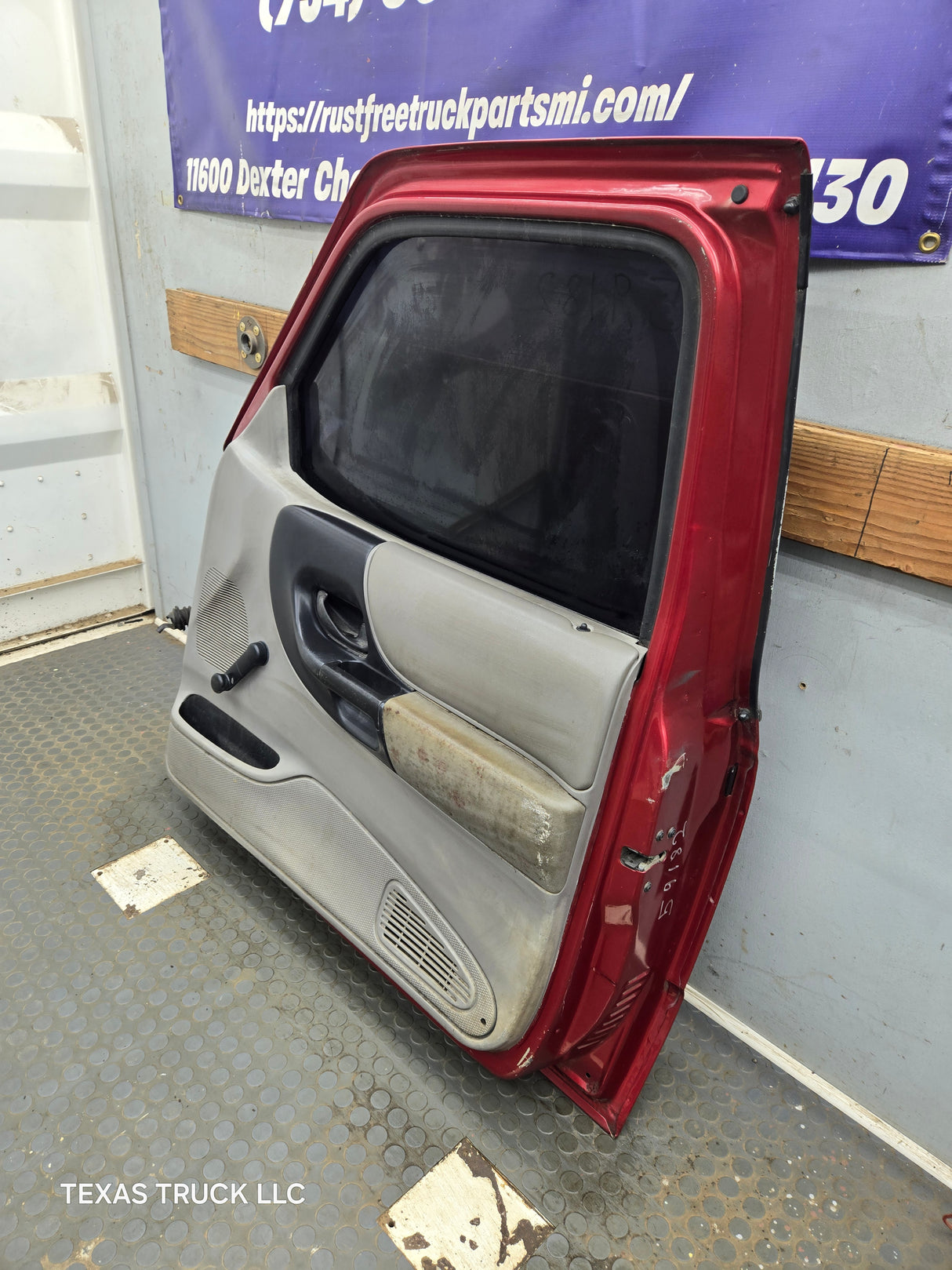 2003-2005 Ford Ranger Passenger Side Front Right Hand Door