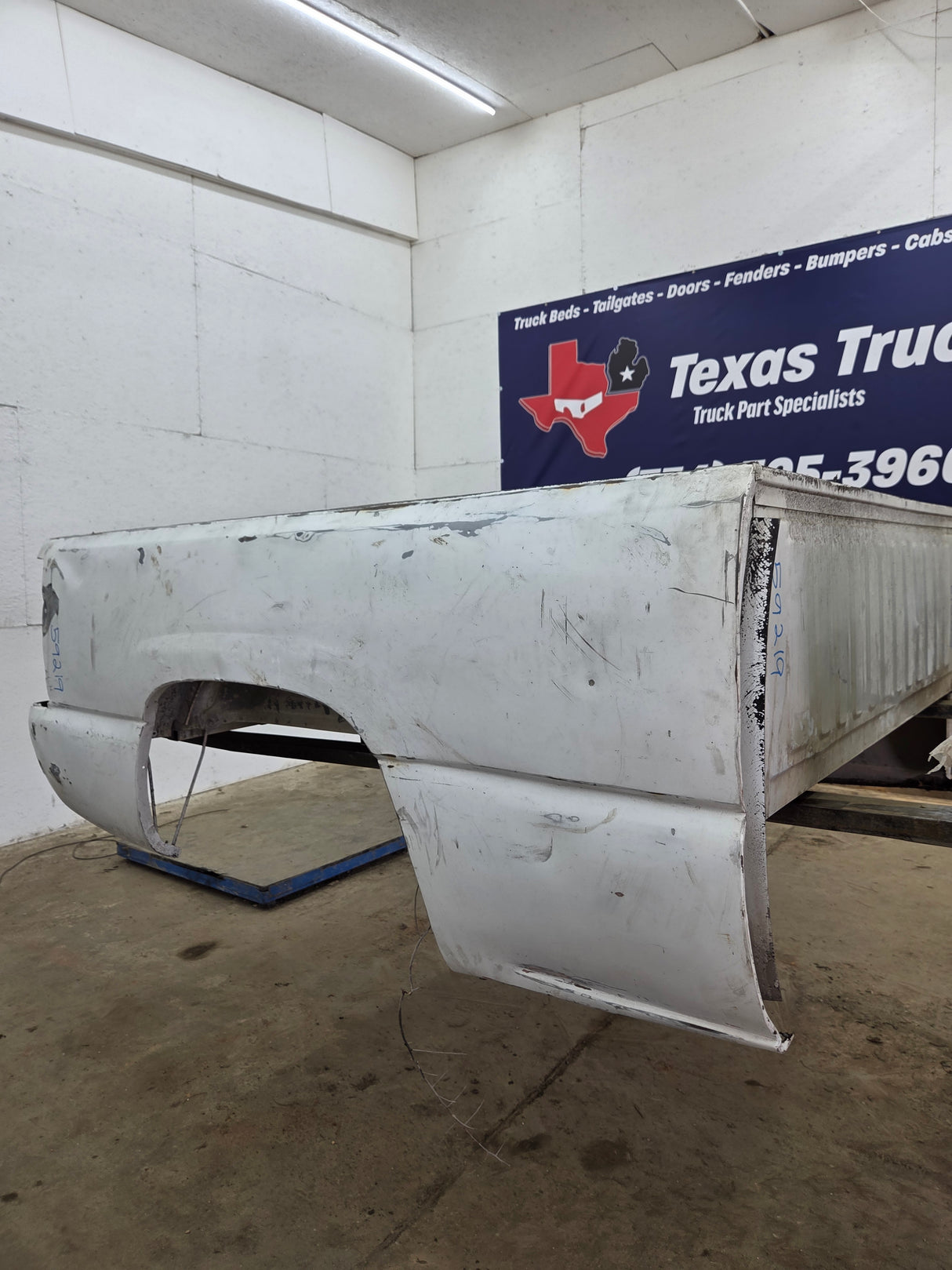 1999-2007 Chevrolet Silverado / GMC Sierra 1500 2500HD 3500HD 6' 6" Short Truck Bed