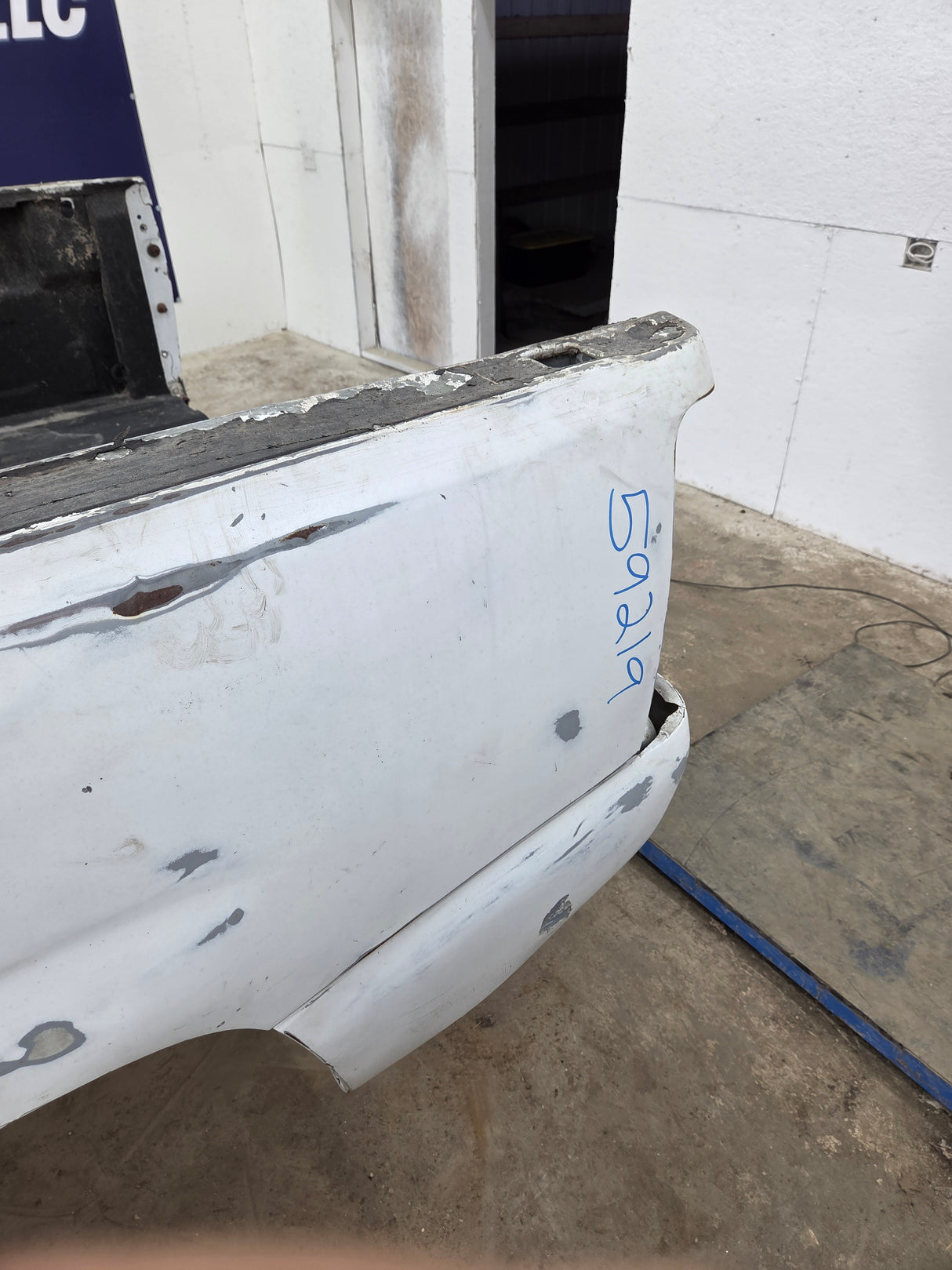 1999-2007 Chevrolet Silverado / GMC Sierra 1500 2500HD 3500HD 6' 6" Short Truck Bed