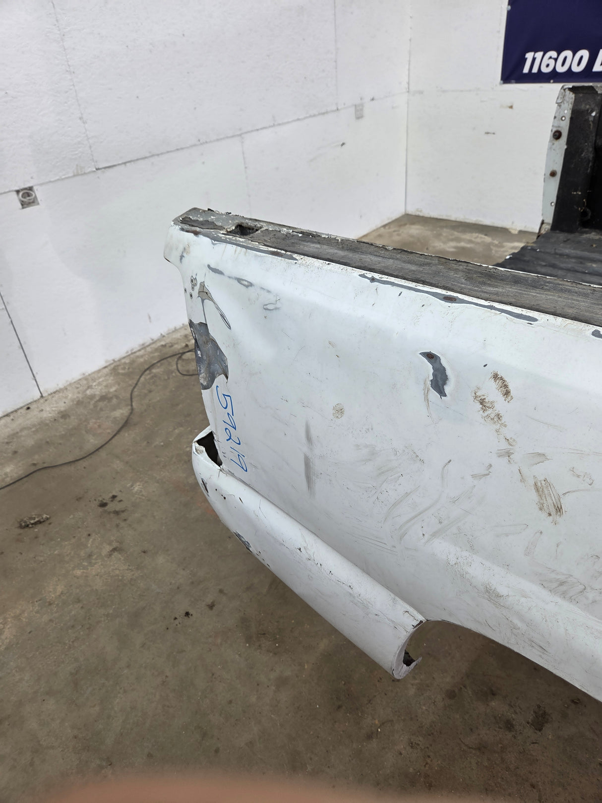 1999-2007 Chevrolet Silverado / GMC Sierra 1500 2500HD 3500HD 6' 6" Short Truck Bed