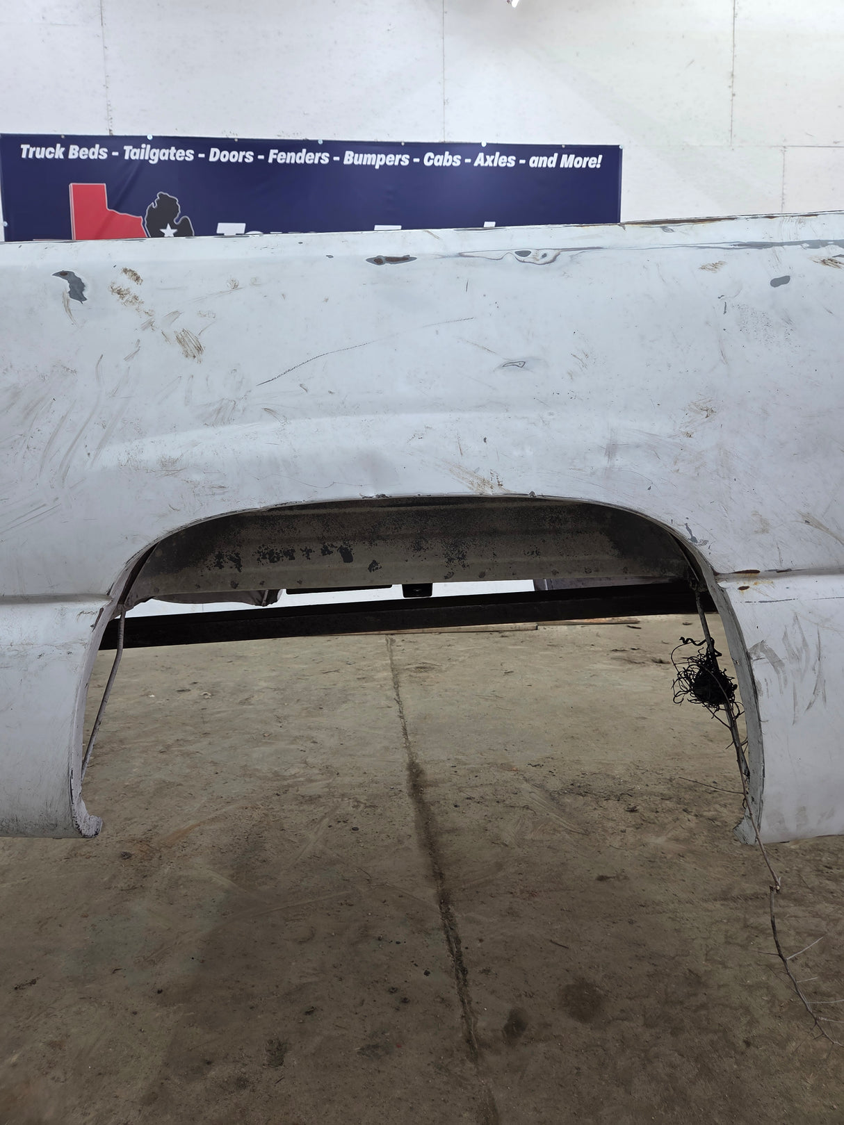 1999-2007 Chevrolet Silverado / GMC Sierra 1500 2500HD 3500HD 6' 6" Short Truck Bed