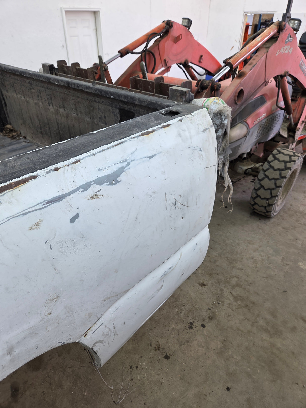 1999-2007 Chevrolet Silverado / GMC Sierra 1500 2500HD 3500HD 6' 6" Short Truck Bed
