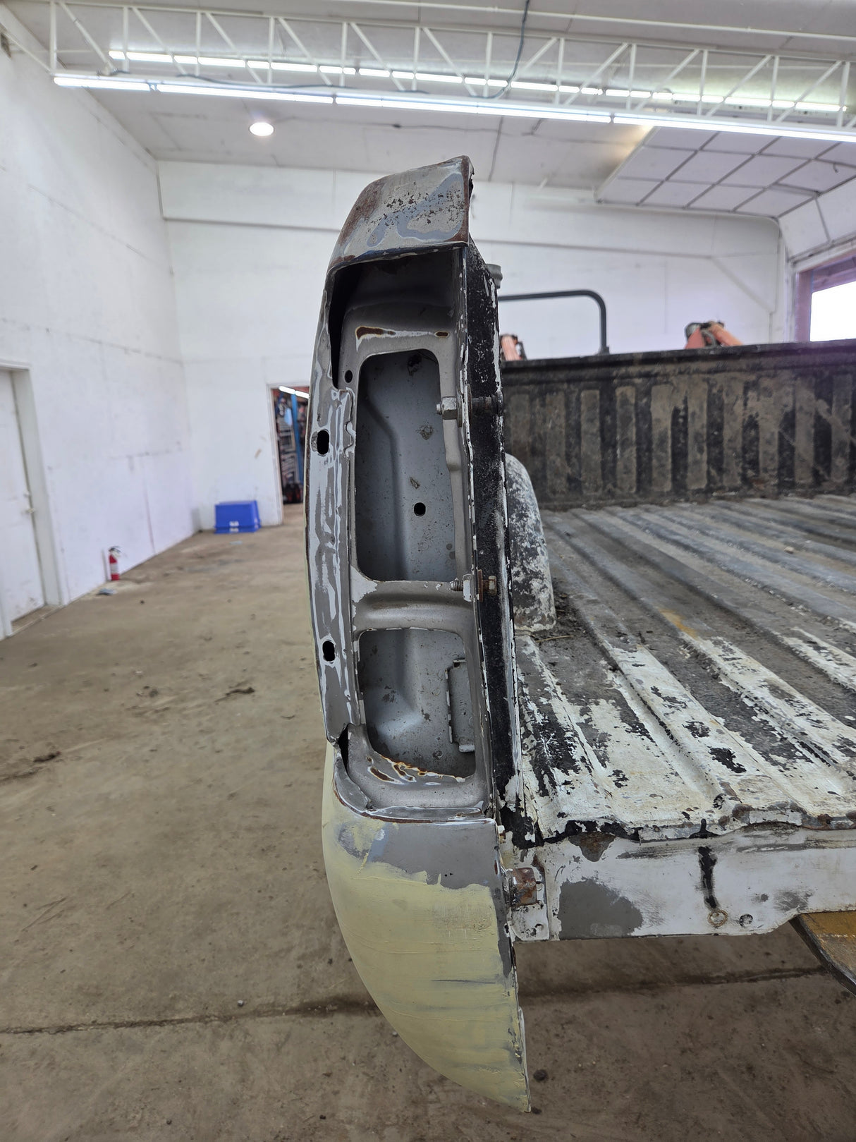 1999-2007 Chevrolet Silverado / GMC Sierra 1500 2500HD 3500HD 6' 6" Short Truck Bed